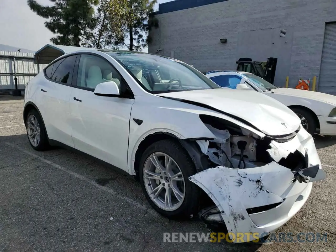 4 Photograph of a damaged car 7SAYGDEEXRF981305 TESLA MODEL Y 2024