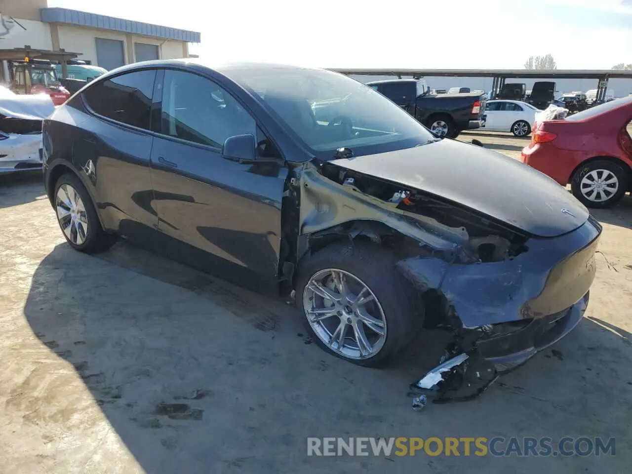 4 Photograph of a damaged car 7SAYGDEEXRF995933 TESLA MODEL Y 2024