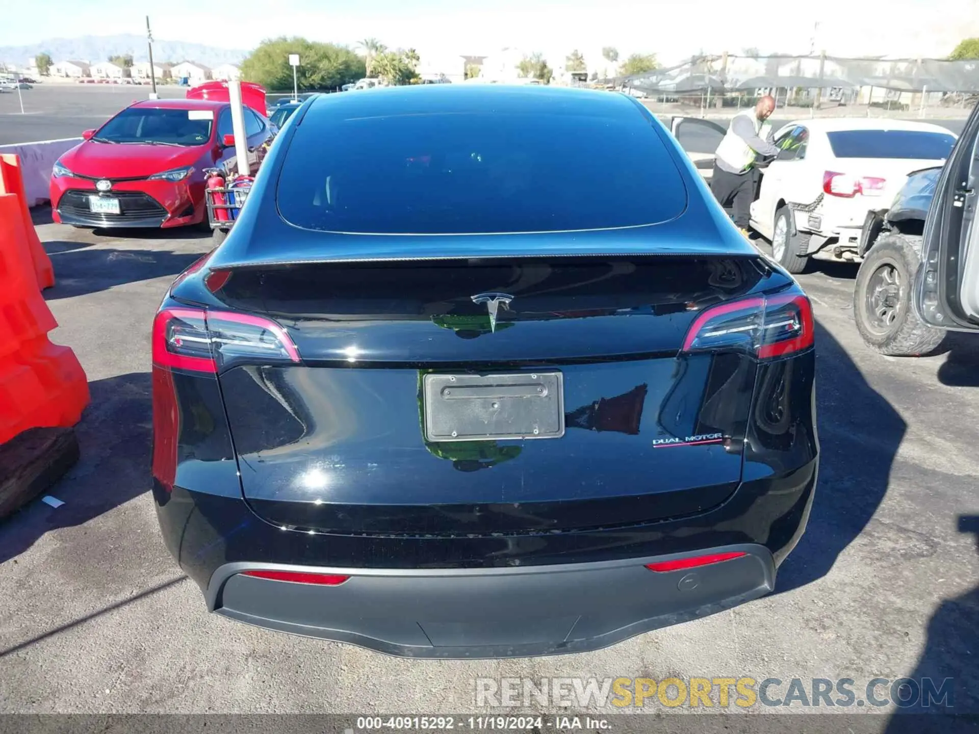15 Photograph of a damaged car 7SAYGDEF0RA281380 TESLA MODEL Y 2024