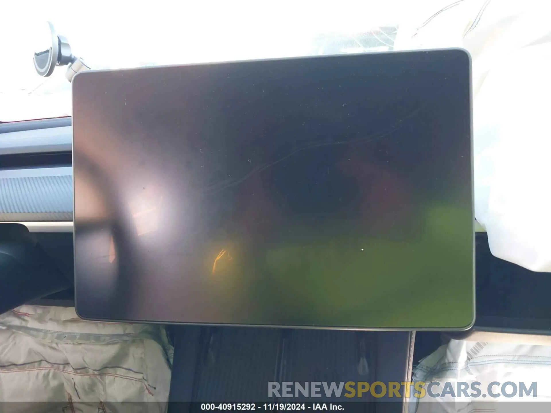 17 Photograph of a damaged car 7SAYGDEF0RA281380 TESLA MODEL Y 2024