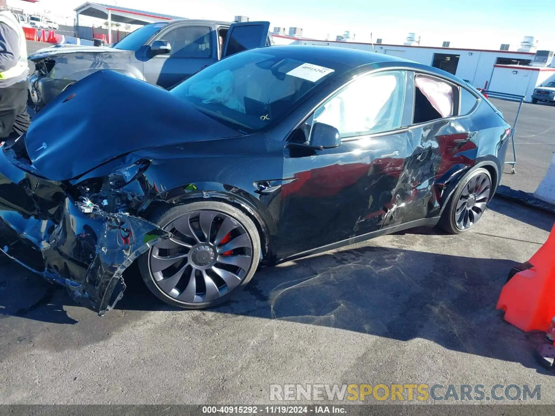 18 Photograph of a damaged car 7SAYGDEF0RA281380 TESLA MODEL Y 2024