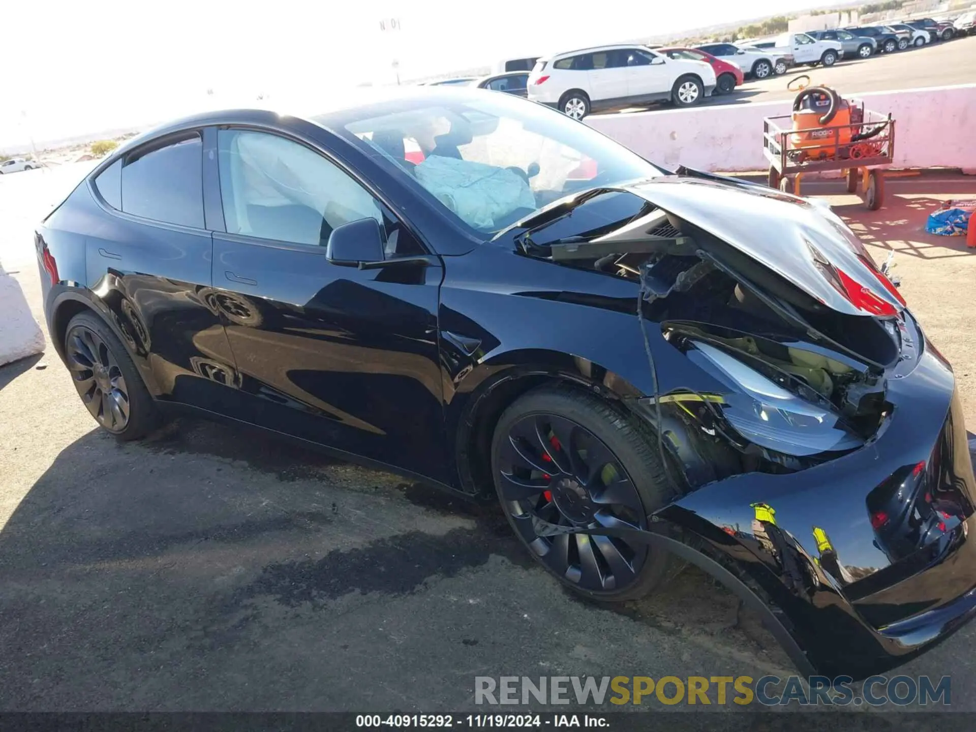 19 Photograph of a damaged car 7SAYGDEF0RA281380 TESLA MODEL Y 2024