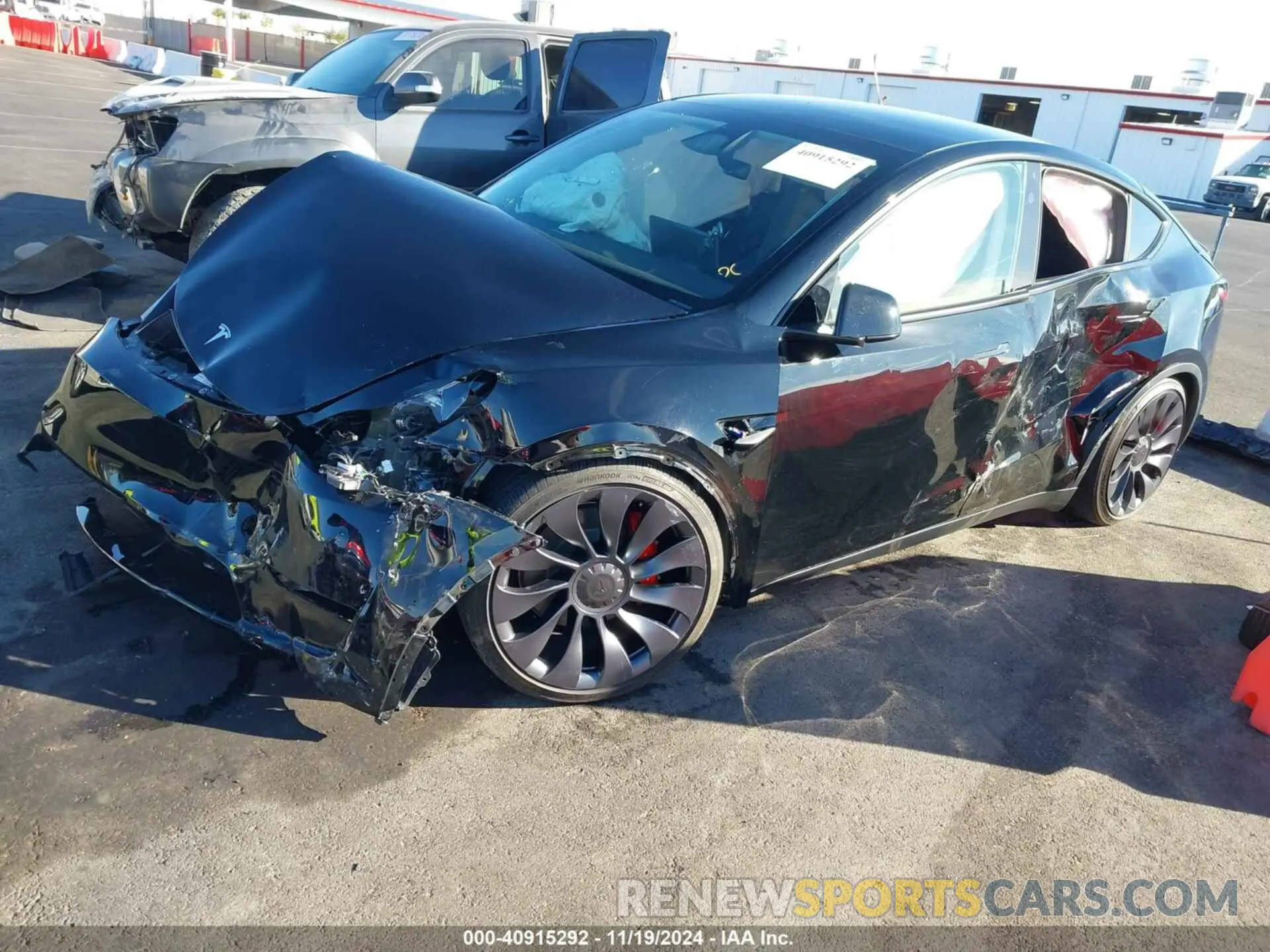 2 Photograph of a damaged car 7SAYGDEF0RA281380 TESLA MODEL Y 2024