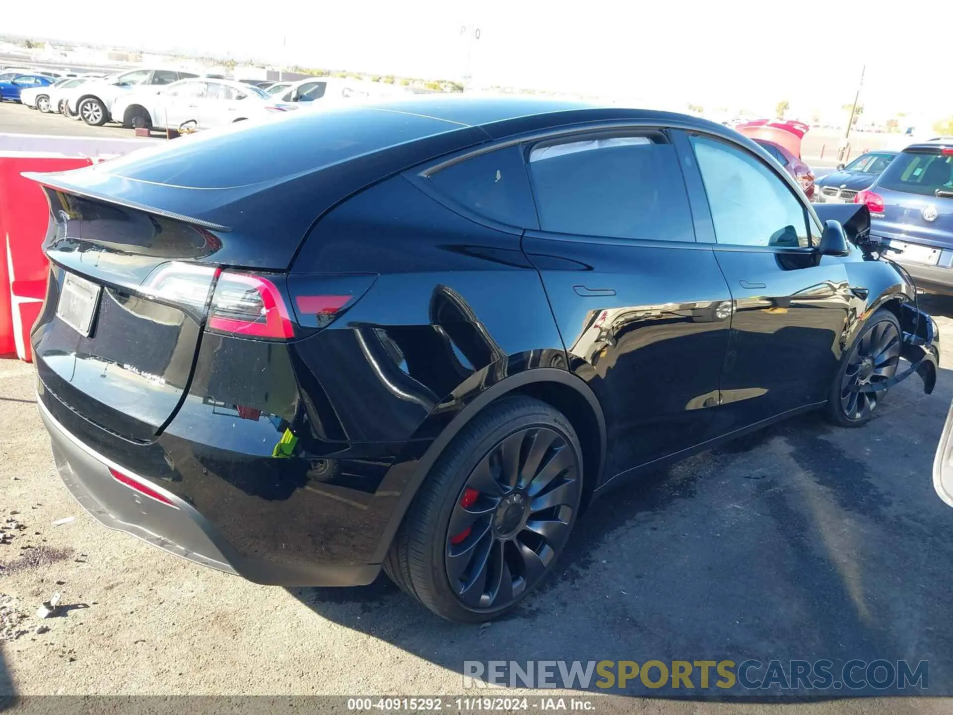 4 Photograph of a damaged car 7SAYGDEF0RA281380 TESLA MODEL Y 2024