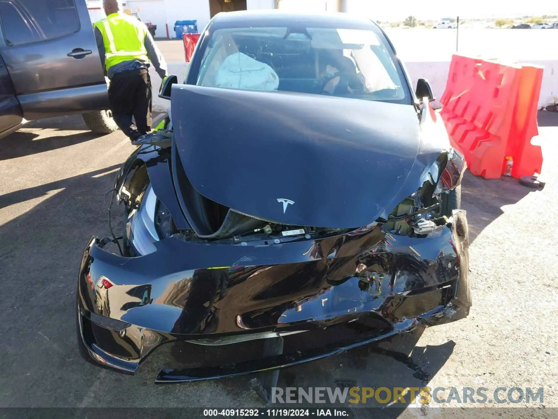 6 Photograph of a damaged car 7SAYGDEF0RA281380 TESLA MODEL Y 2024