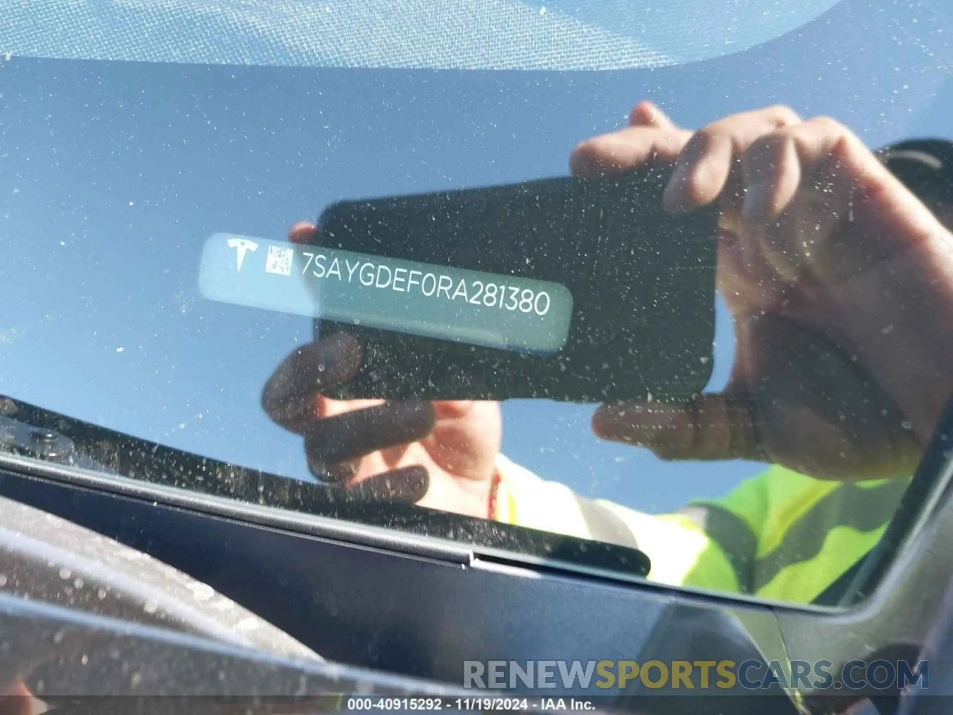 9 Photograph of a damaged car 7SAYGDEF0RA281380 TESLA MODEL Y 2024