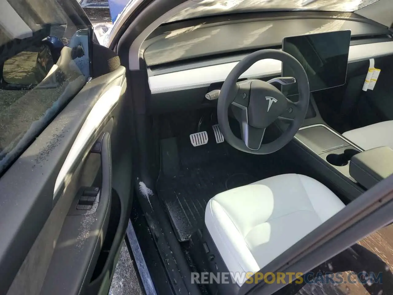 8 Photograph of a damaged car 7SAYGDEF0RA312711 TESLA MODEL Y 2024