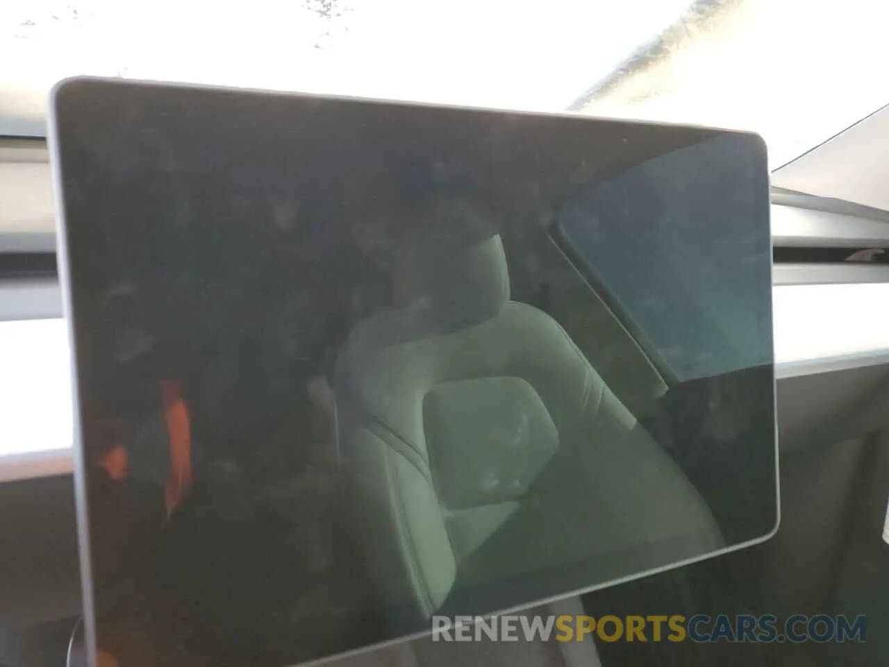 9 Photograph of a damaged car 7SAYGDEF0RA312711 TESLA MODEL Y 2024