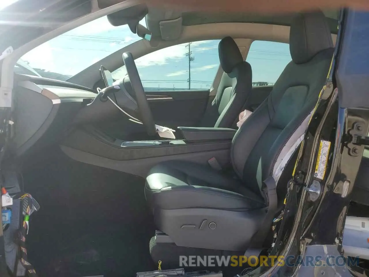 7 Photograph of a damaged car 7SAYGDEF1RF045727 TESLA MODEL Y 2024