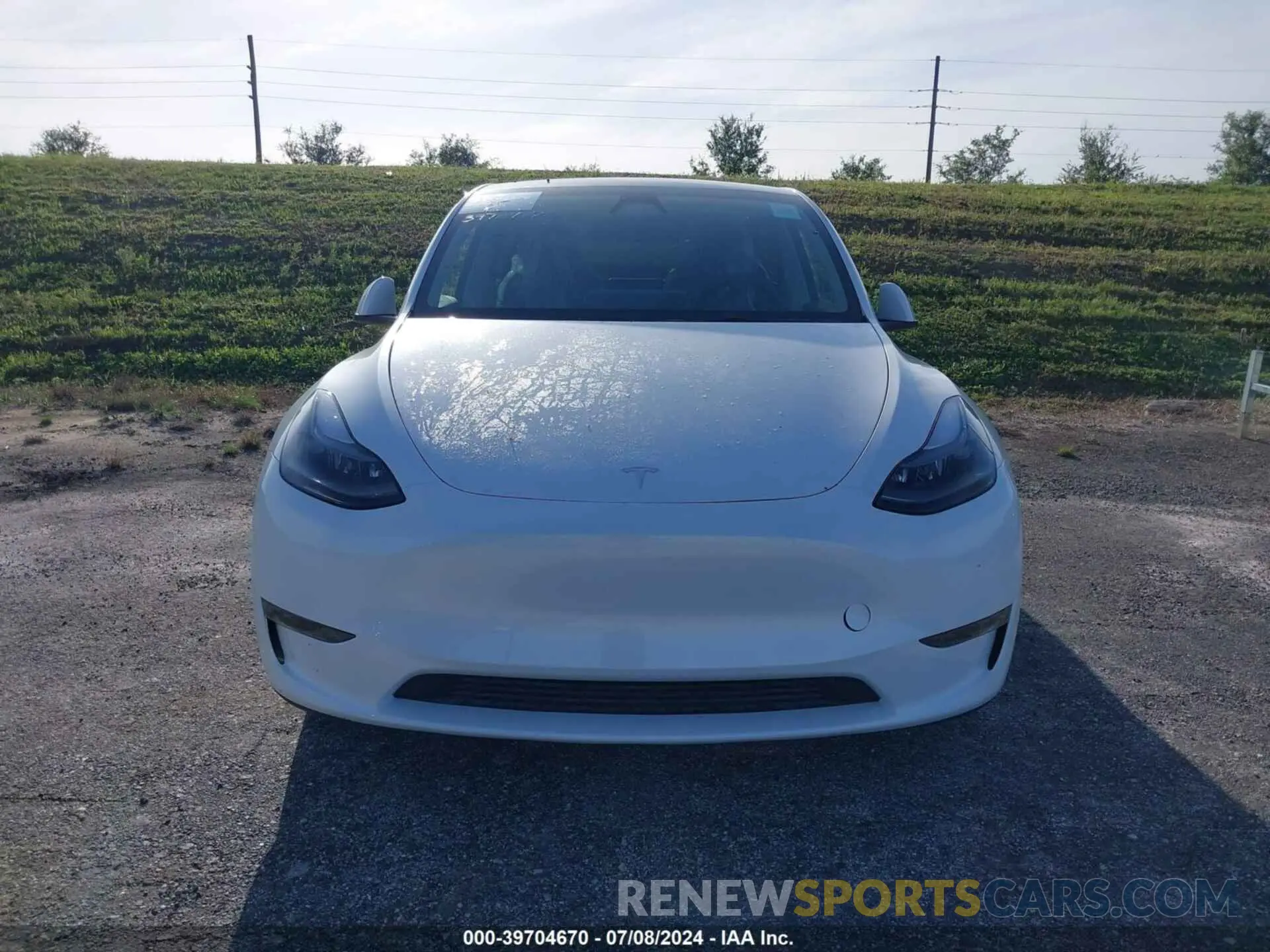 10 Photograph of a damaged car 7SAYGDEF3RA267652 TESLA MODEL Y 2024