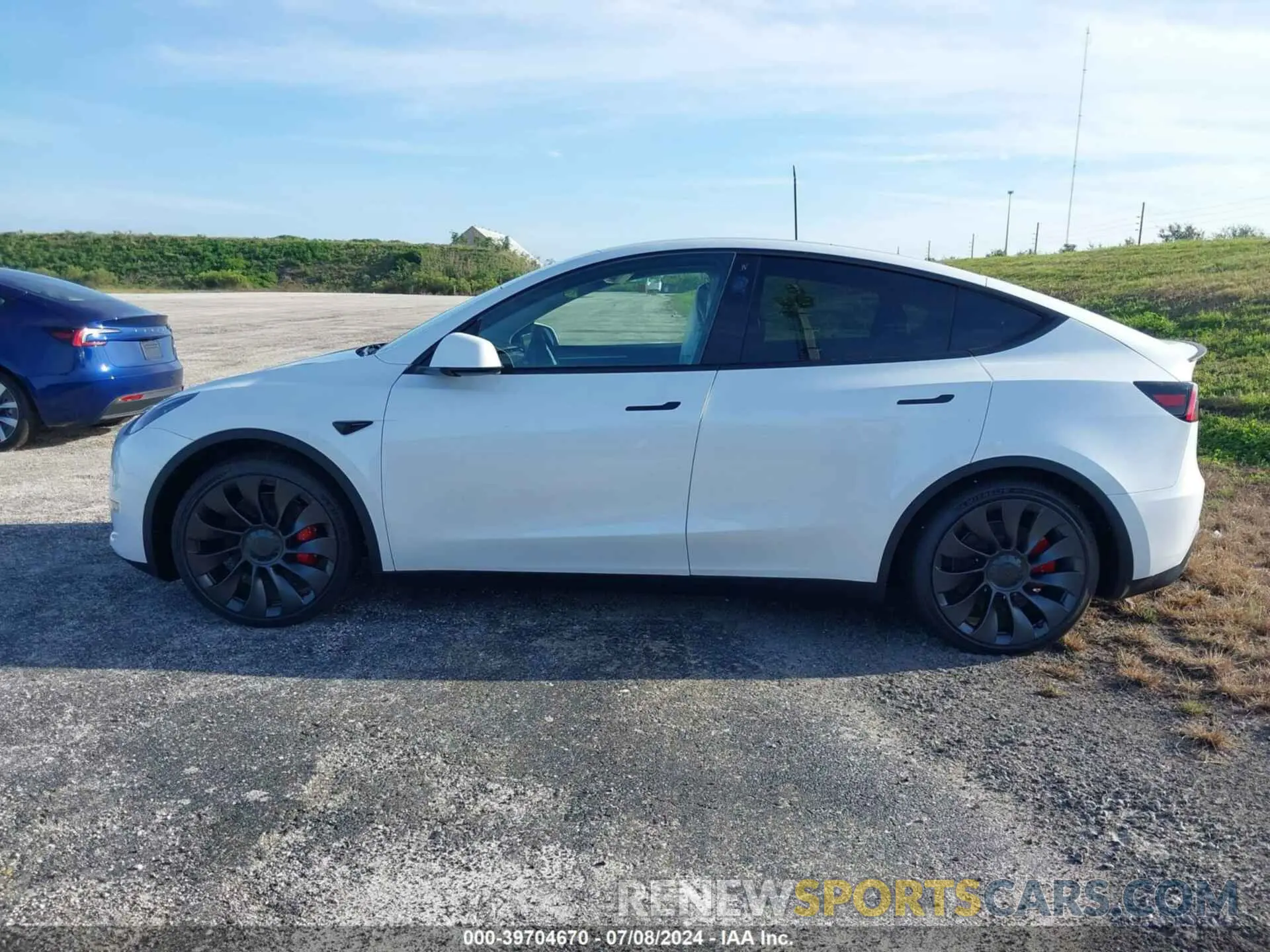 12 Photograph of a damaged car 7SAYGDEF3RA267652 TESLA MODEL Y 2024