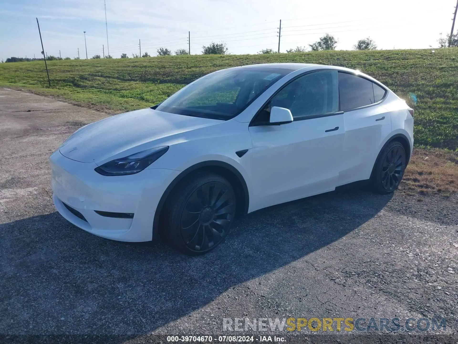 2 Photograph of a damaged car 7SAYGDEF3RA267652 TESLA MODEL Y 2024