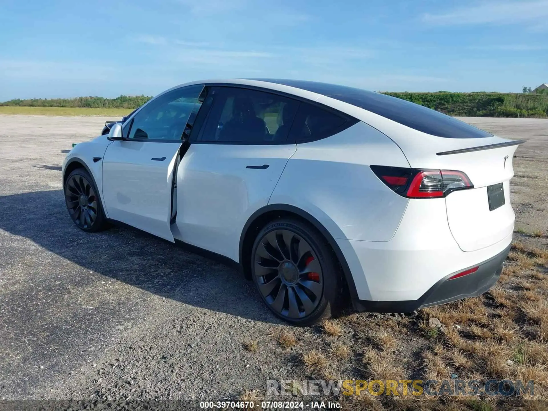3 Photograph of a damaged car 7SAYGDEF3RA267652 TESLA MODEL Y 2024