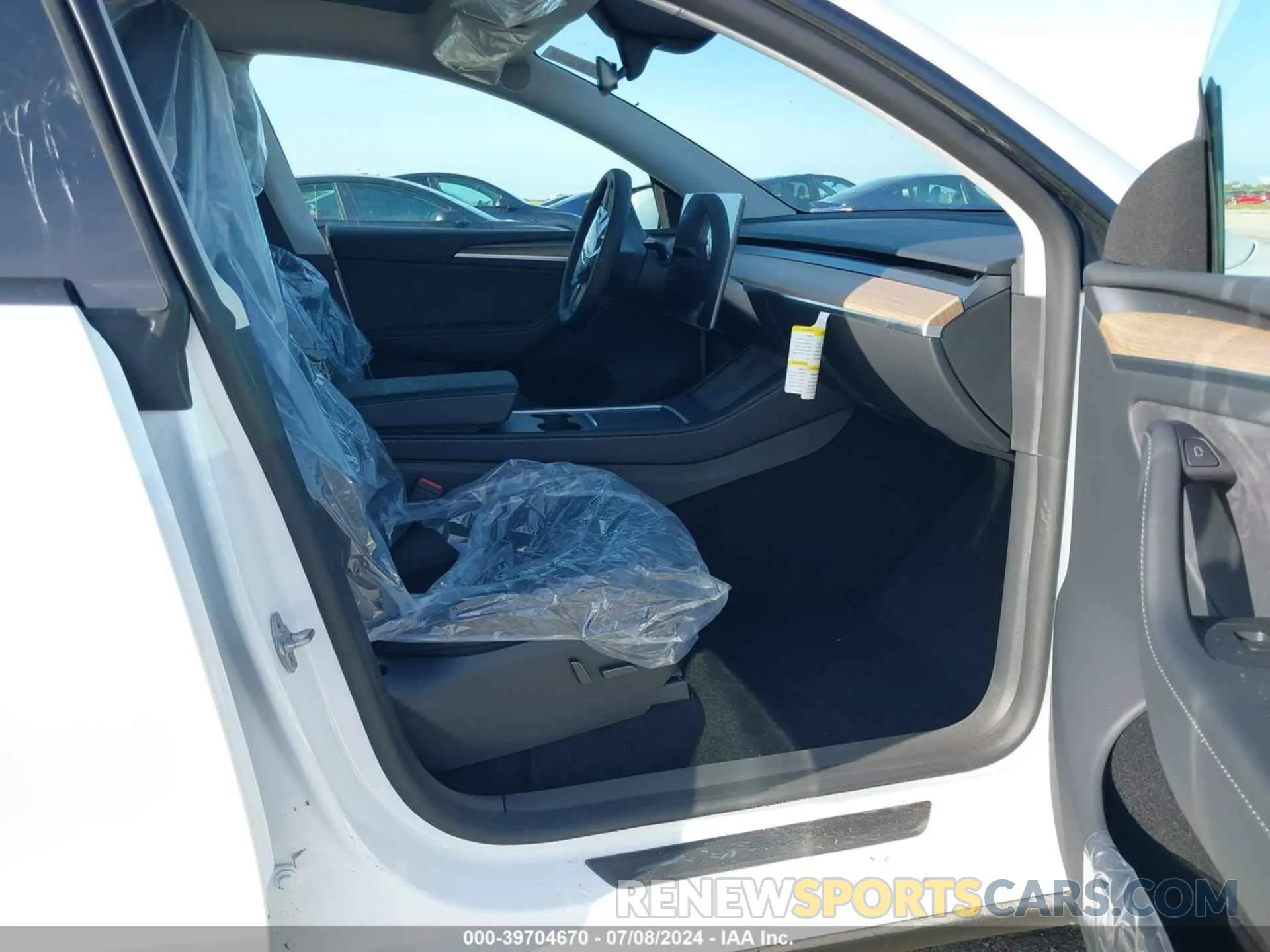 5 Photograph of a damaged car 7SAYGDEF3RA267652 TESLA MODEL Y 2024