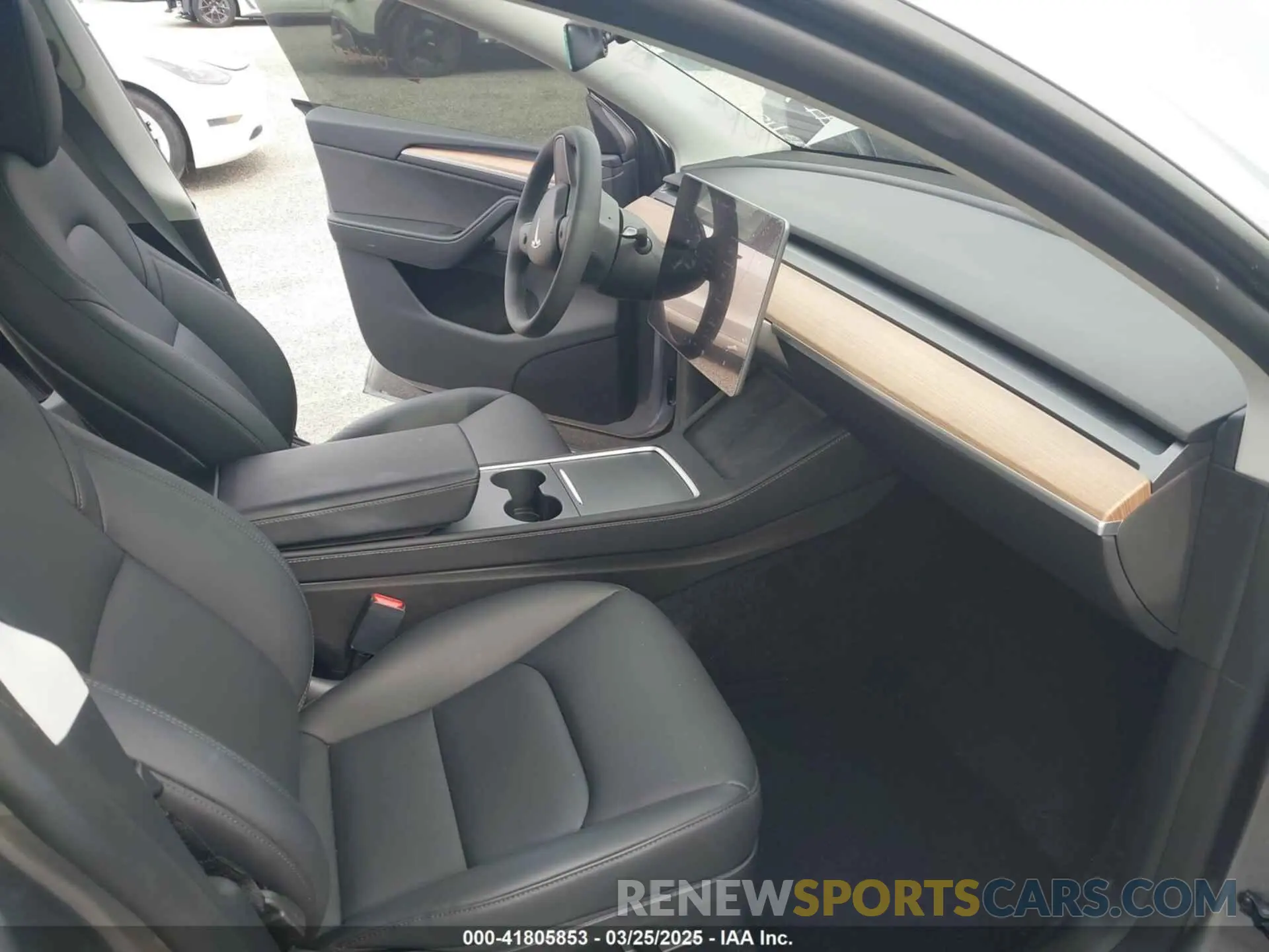 5 Photograph of a damaged car 7SAYGDEF3RA307468 TESLA MODEL Y 2024