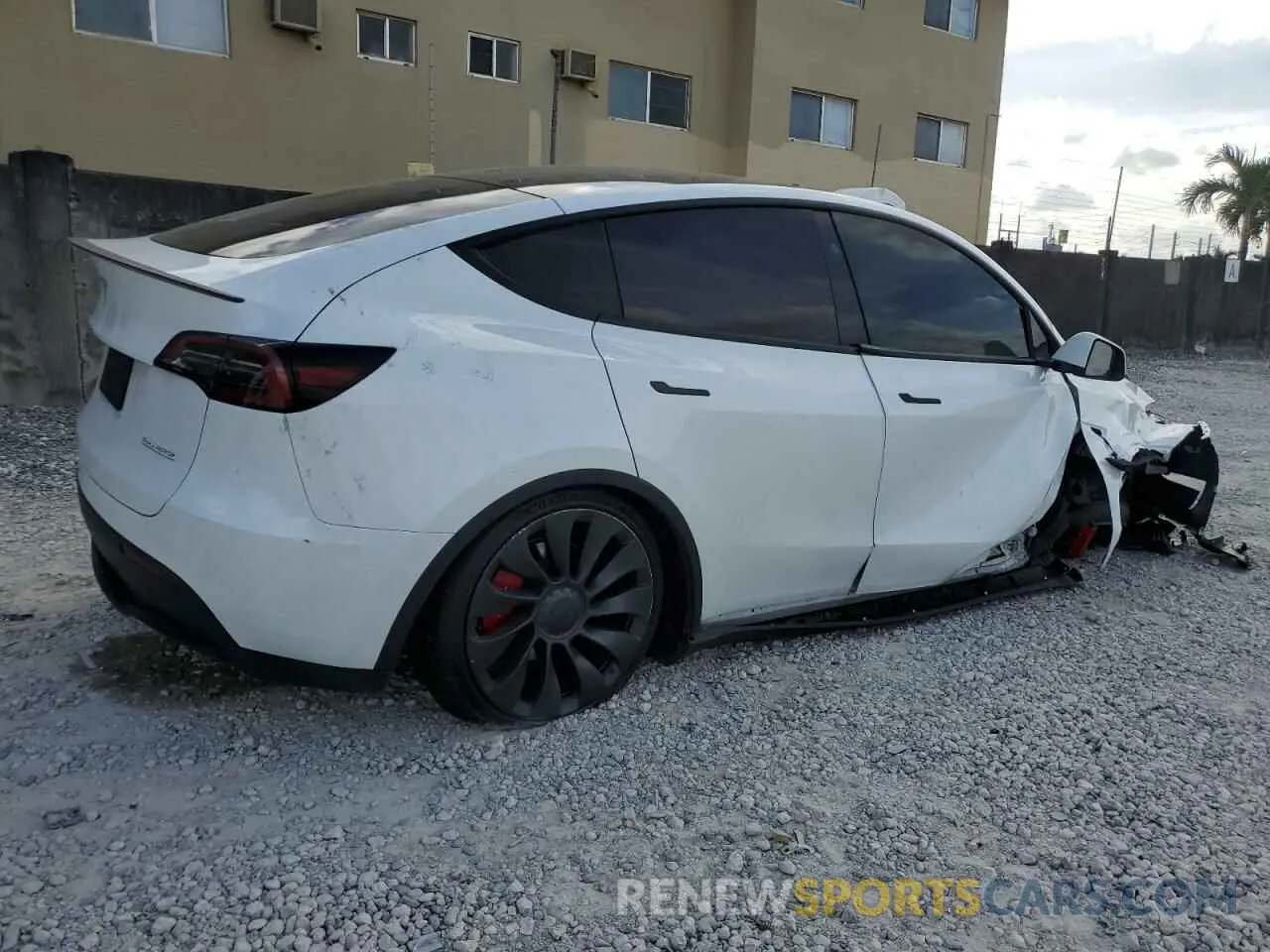 3 Photograph of a damaged car 7SAYGDEF3RF050704 TESLA MODEL Y 2024