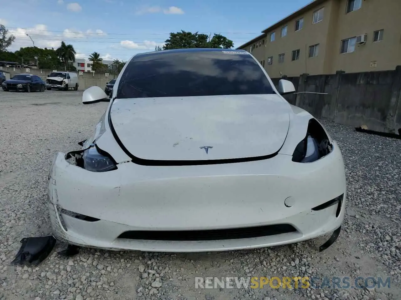 5 Photograph of a damaged car 7SAYGDEF3RF050704 TESLA MODEL Y 2024