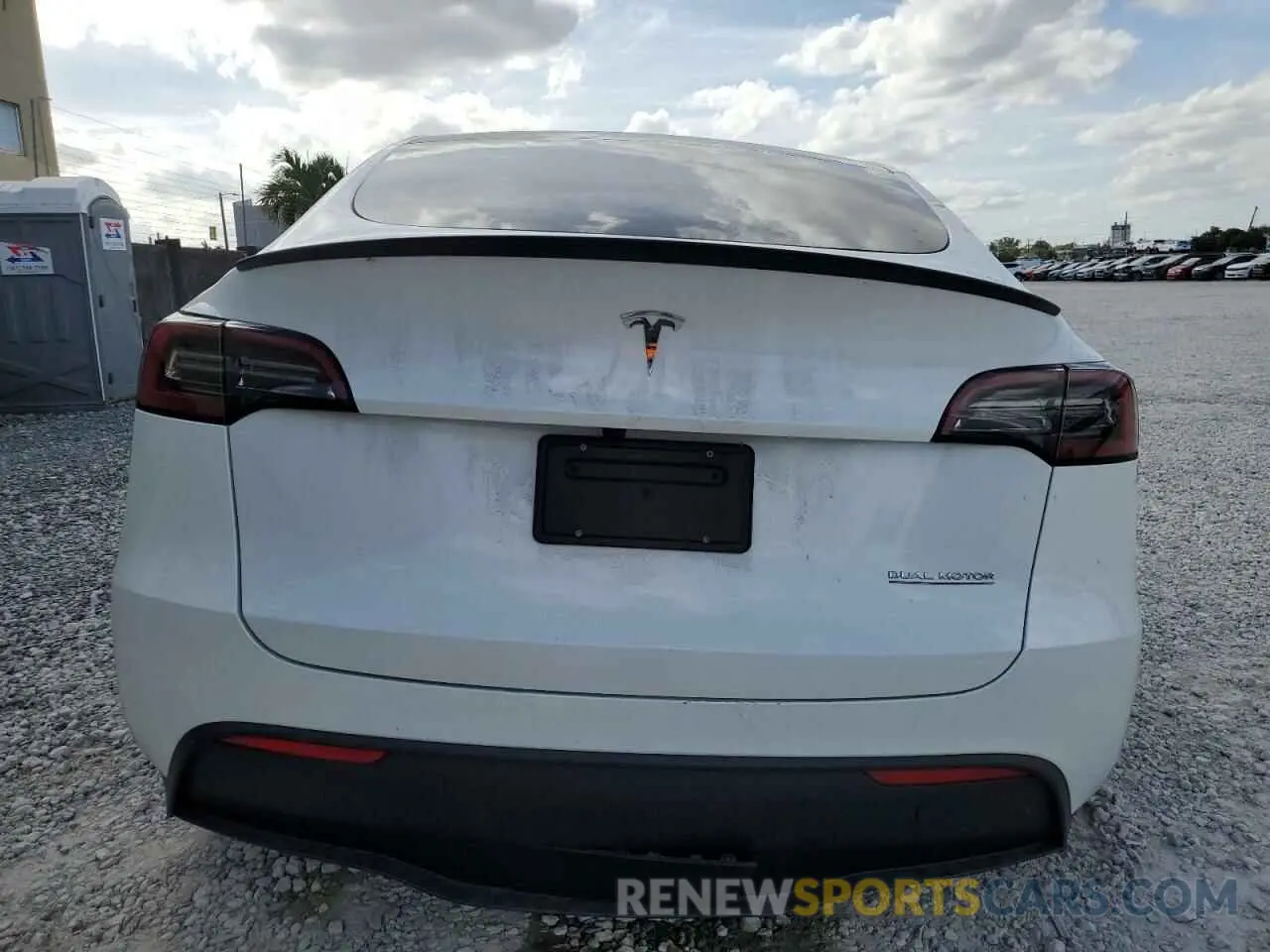 6 Photograph of a damaged car 7SAYGDEF3RF050704 TESLA MODEL Y 2024