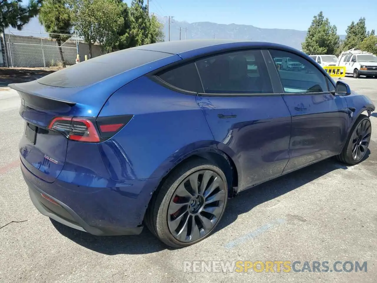 3 Photograph of a damaged car 7SAYGDEF3RF107726 TESLA MODEL Y 2024
