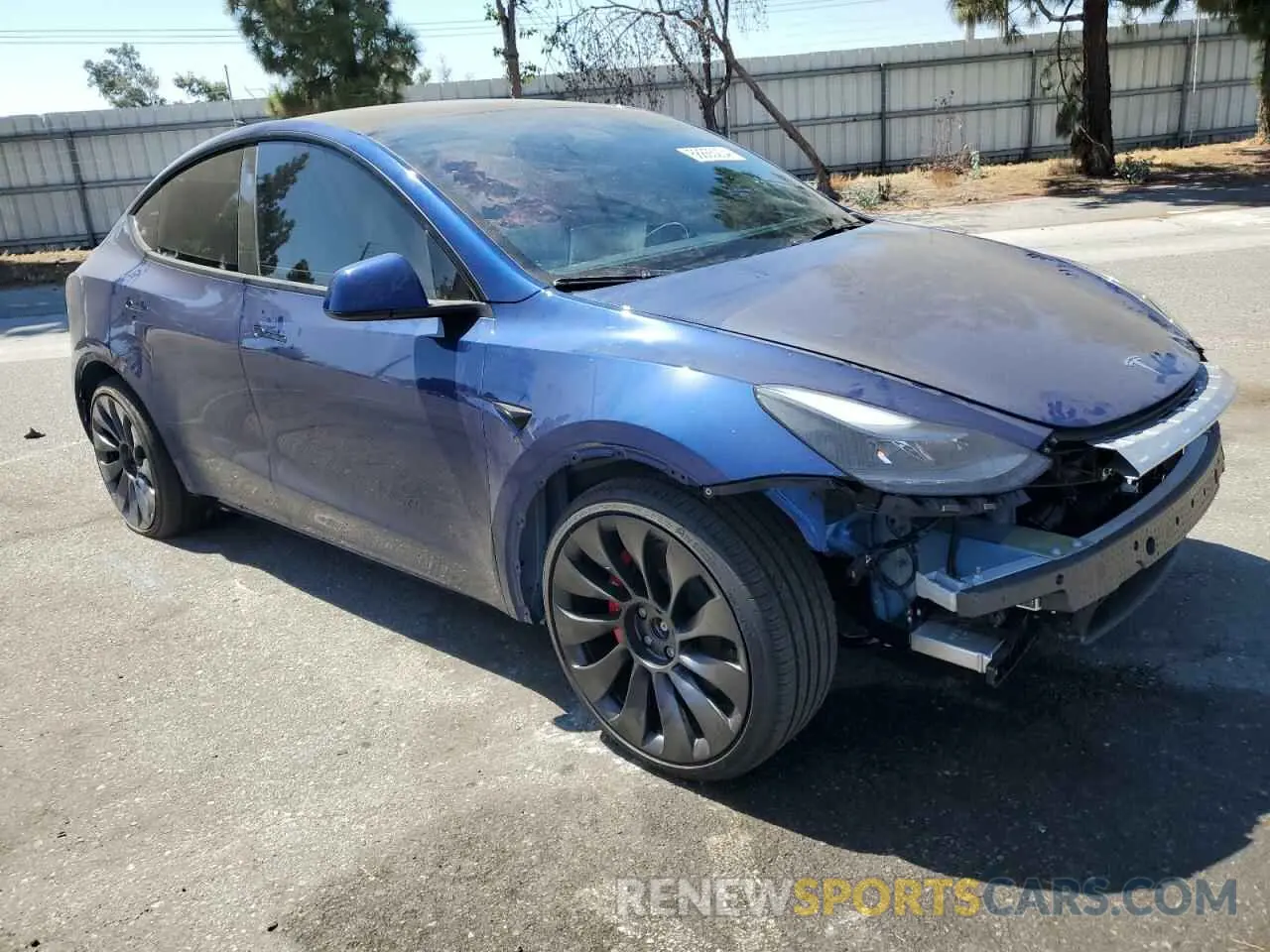 4 Photograph of a damaged car 7SAYGDEF3RF107726 TESLA MODEL Y 2024
