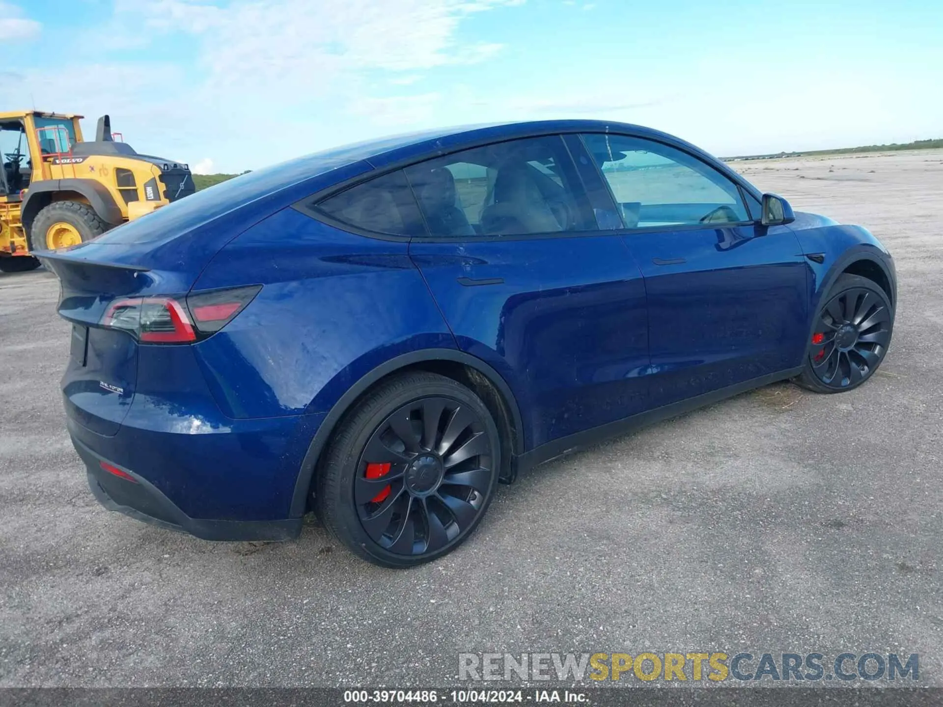 4 Photograph of a damaged car 7SAYGDEF4RA271404 TESLA MODEL Y 2024