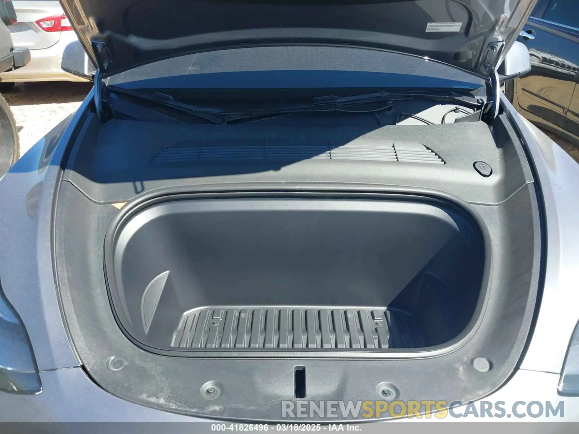 10 Photograph of a damaged car 7SAYGDEF4RA310248 TESLA MODEL Y 2024
