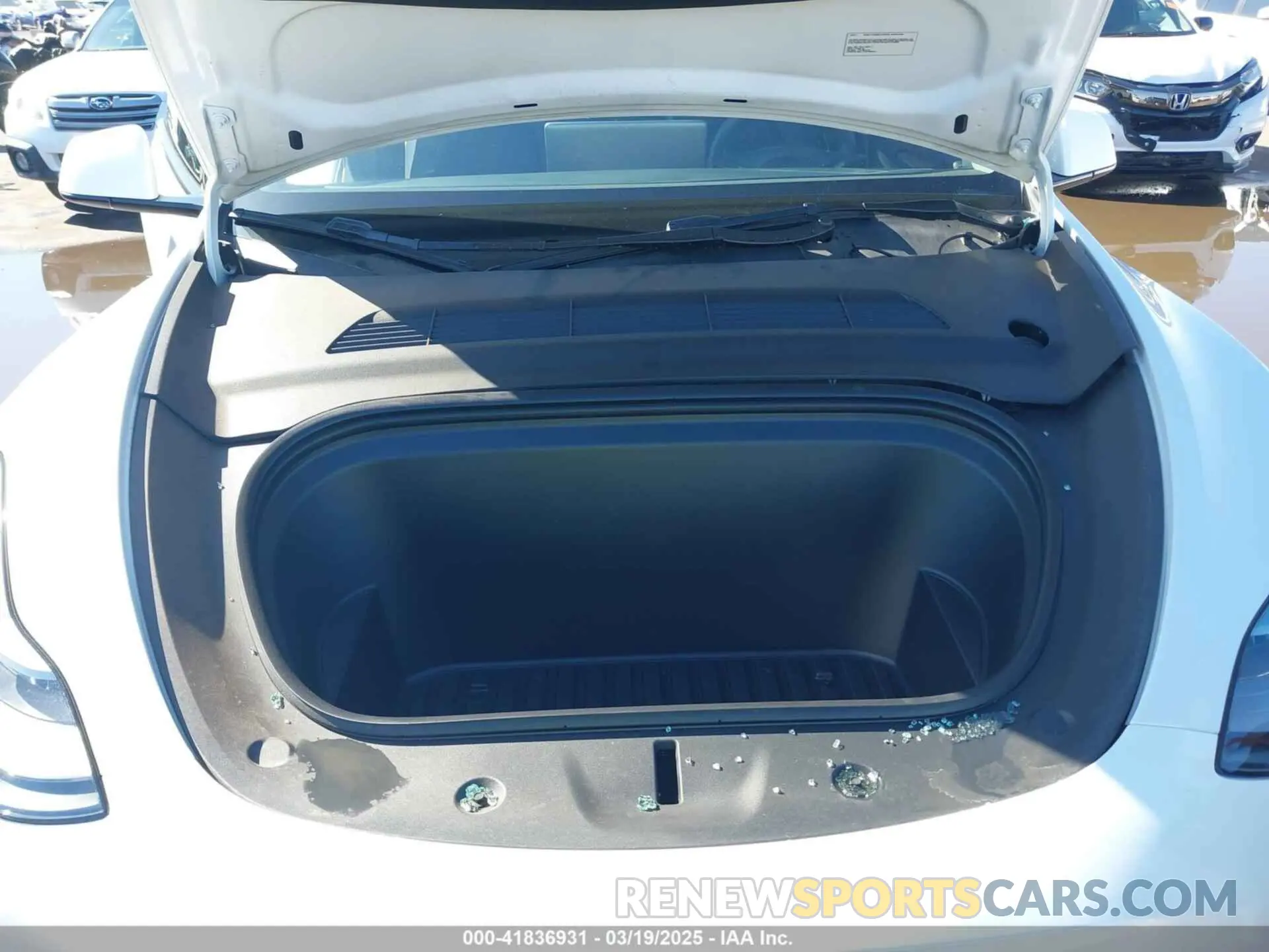 10 Photograph of a damaged car 7SAYGDEF4RF053711 TESLA MODEL Y 2024