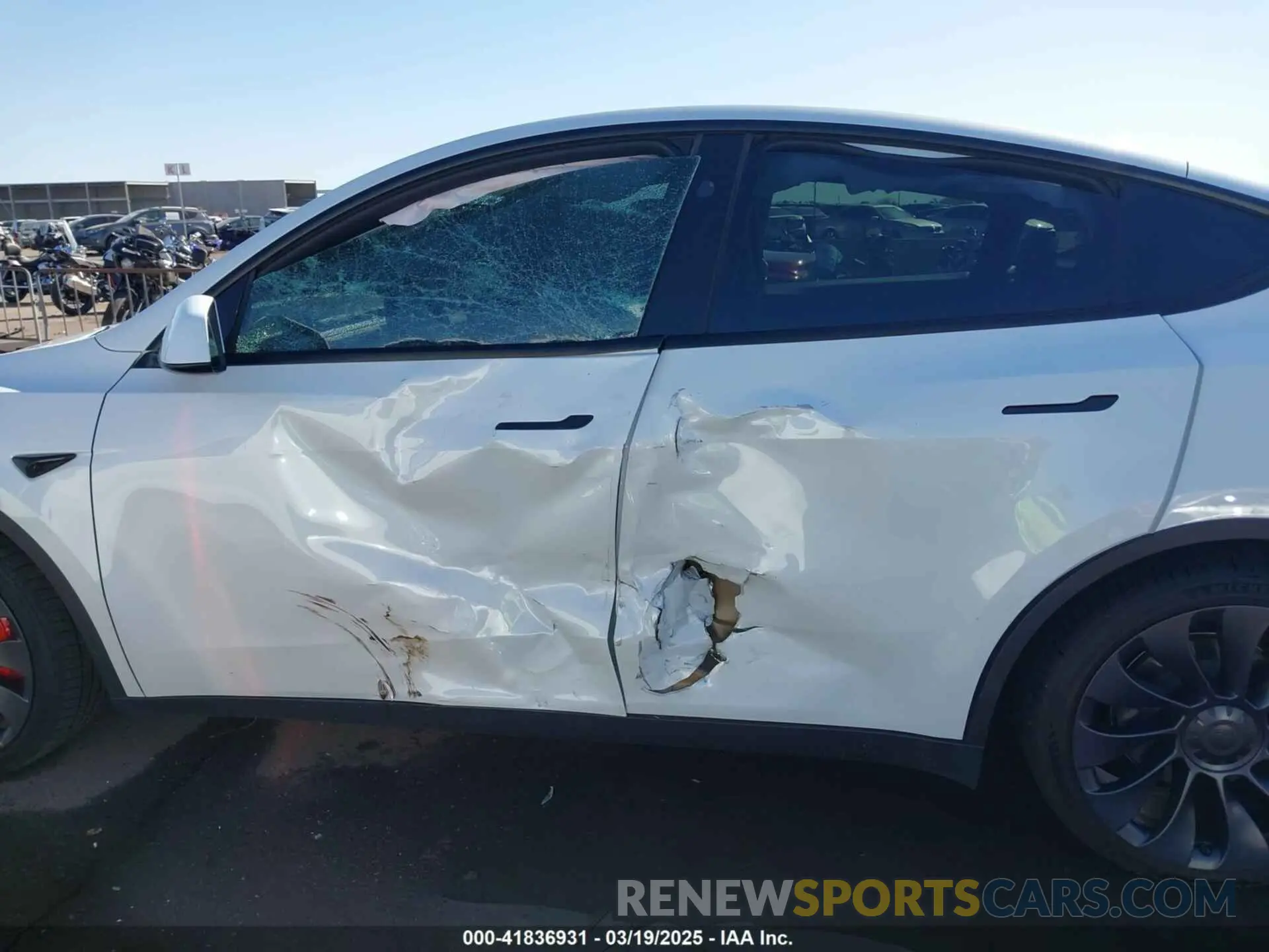 14 Photograph of a damaged car 7SAYGDEF4RF053711 TESLA MODEL Y 2024