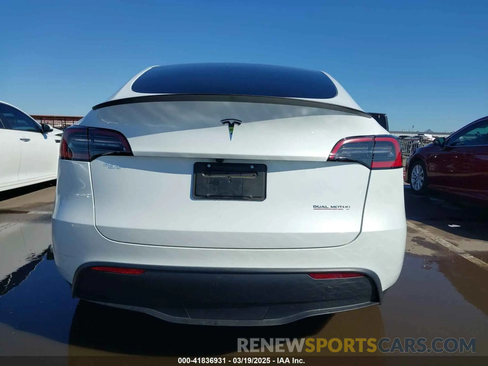 16 Photograph of a damaged car 7SAYGDEF4RF053711 TESLA MODEL Y 2024