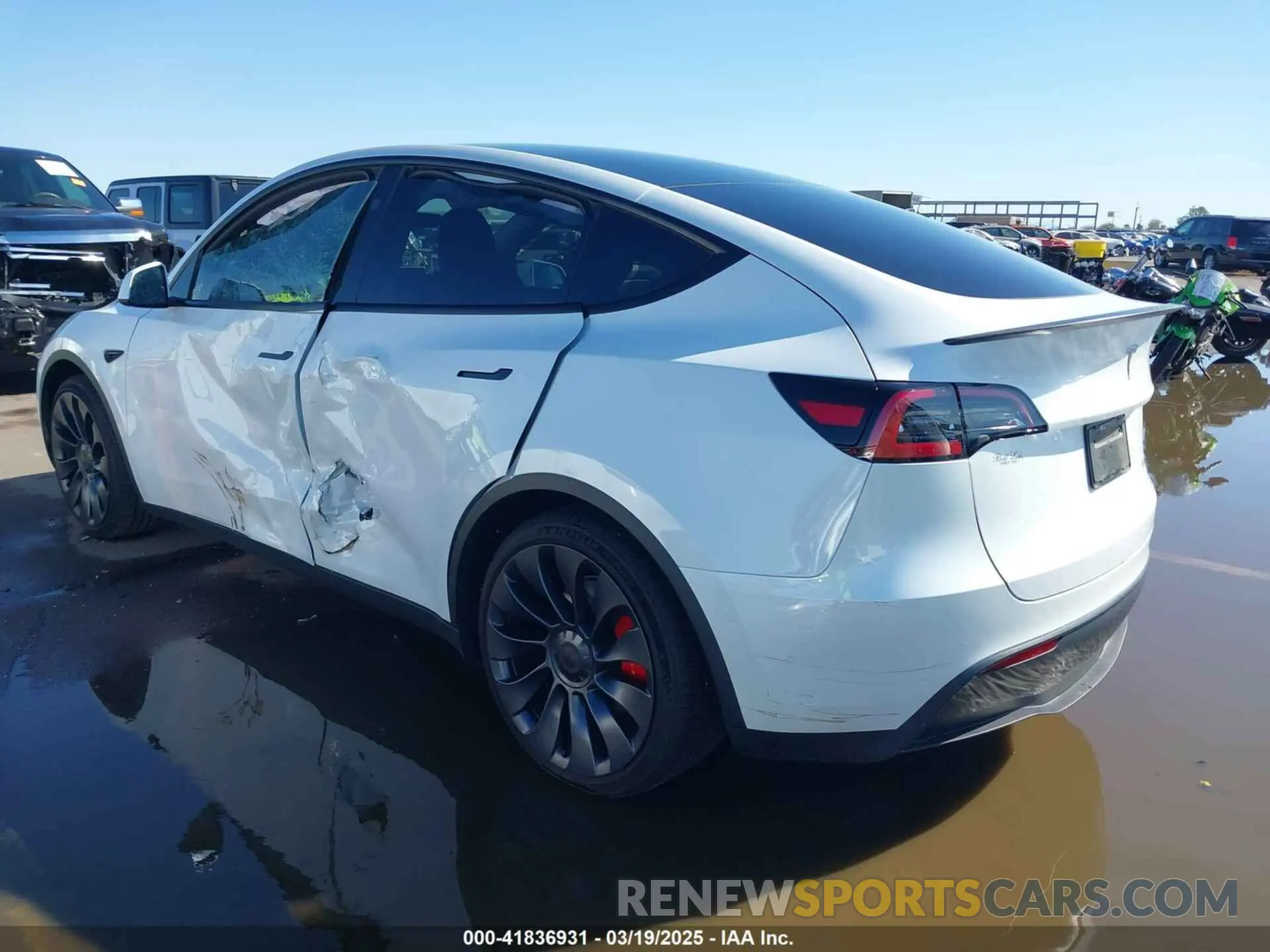 3 Photograph of a damaged car 7SAYGDEF4RF053711 TESLA MODEL Y 2024