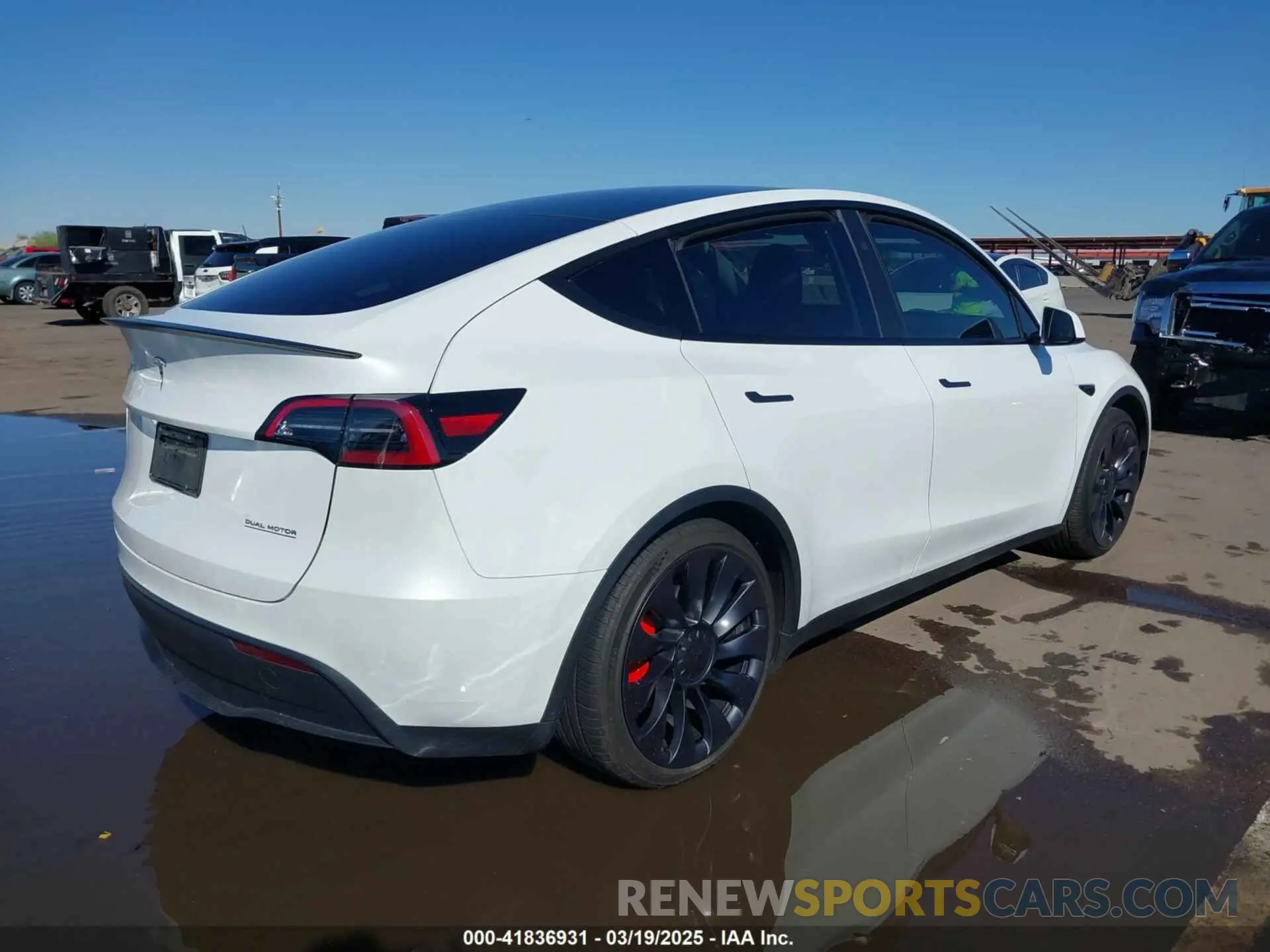 4 Photograph of a damaged car 7SAYGDEF4RF053711 TESLA MODEL Y 2024