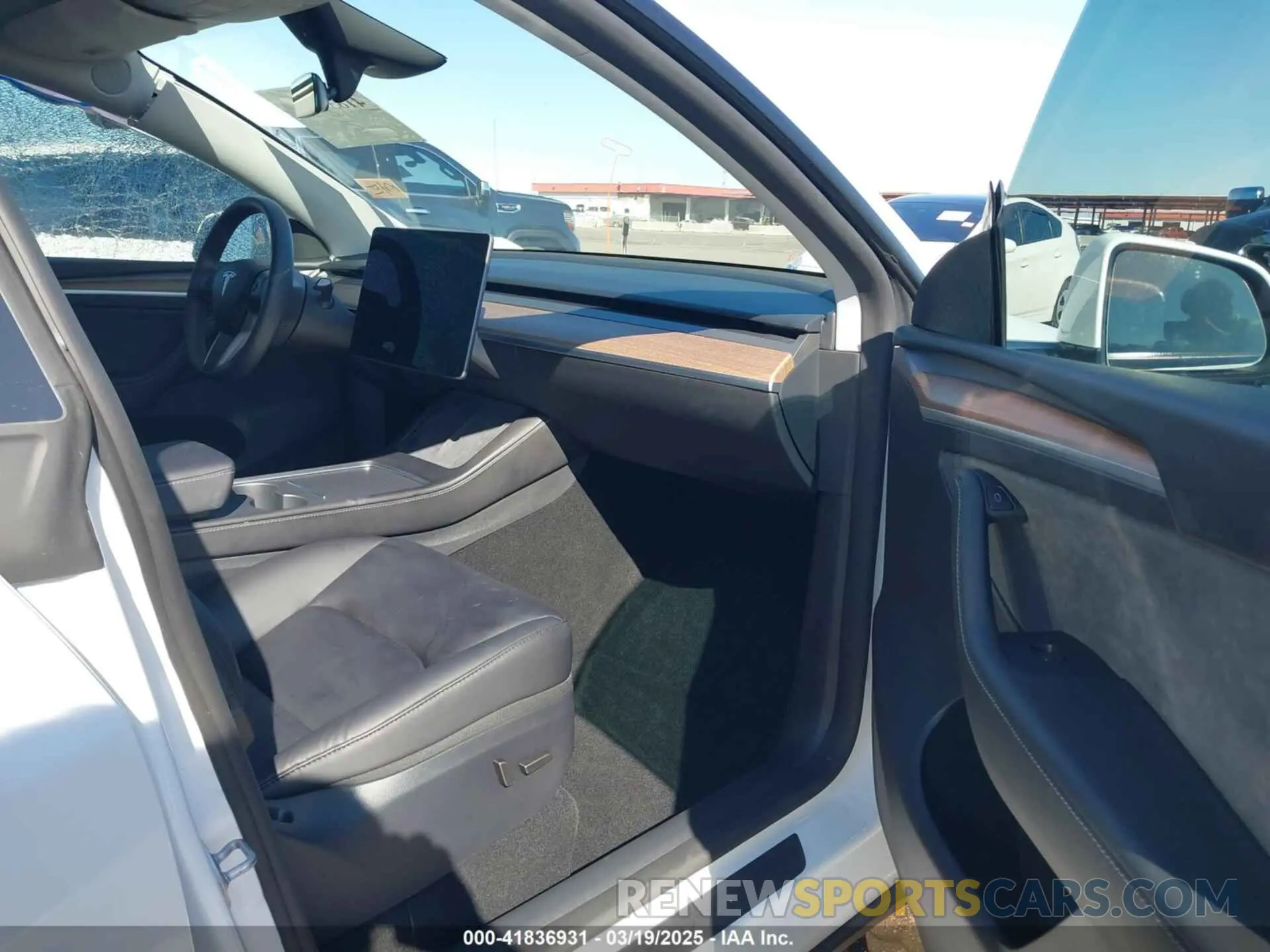 5 Photograph of a damaged car 7SAYGDEF4RF053711 TESLA MODEL Y 2024