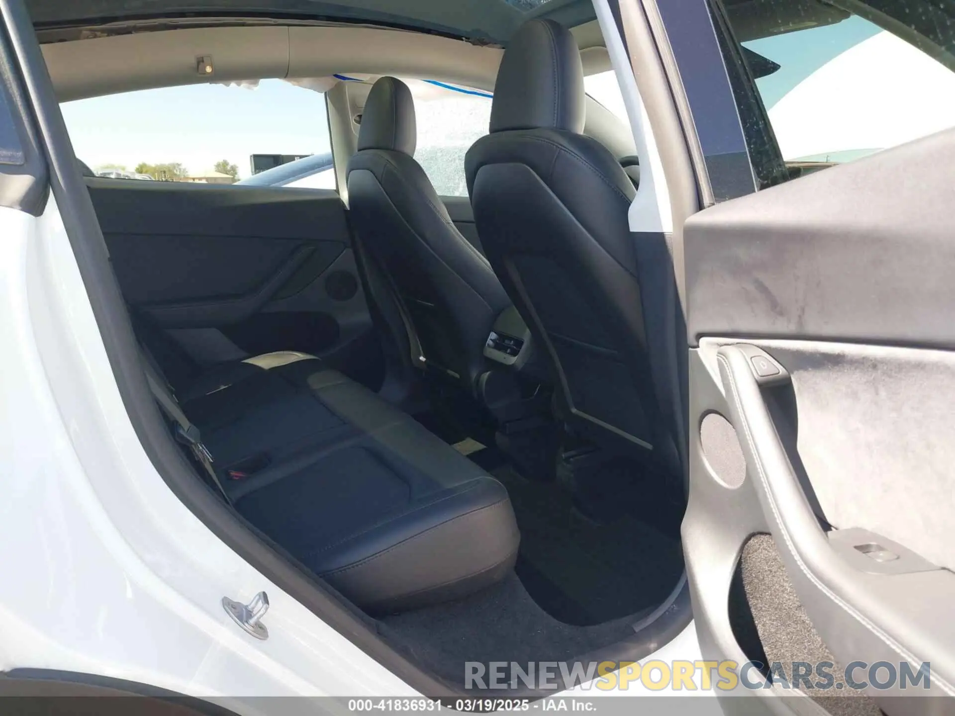 8 Photograph of a damaged car 7SAYGDEF4RF053711 TESLA MODEL Y 2024