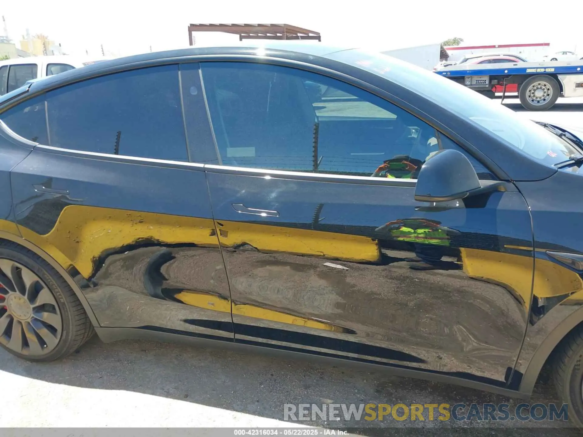 13 Photograph of a damaged car 7SAYGDEF4RF068290 TESLA MODEL Y 2024