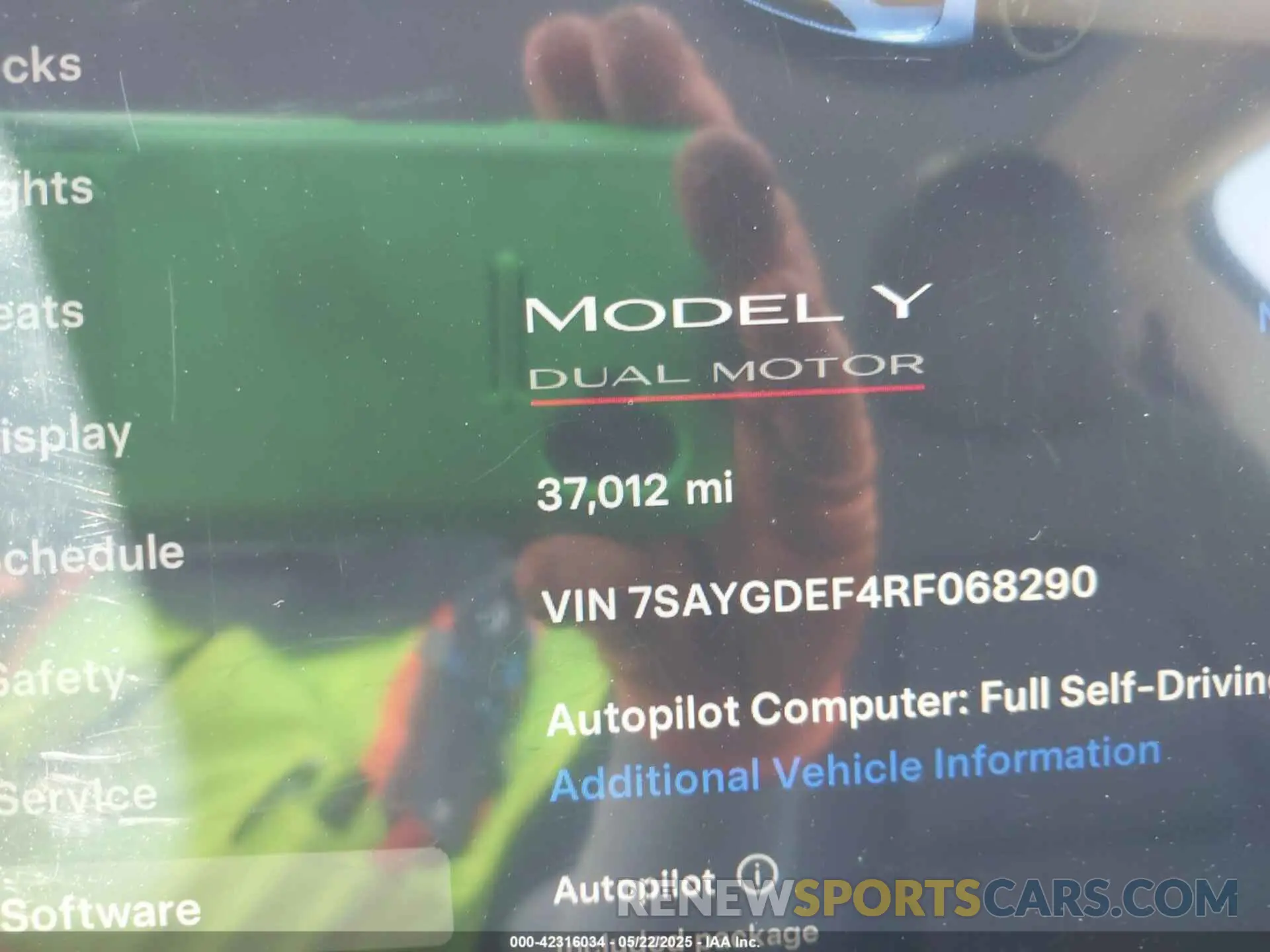 15 Photograph of a damaged car 7SAYGDEF4RF068290 TESLA MODEL Y 2024