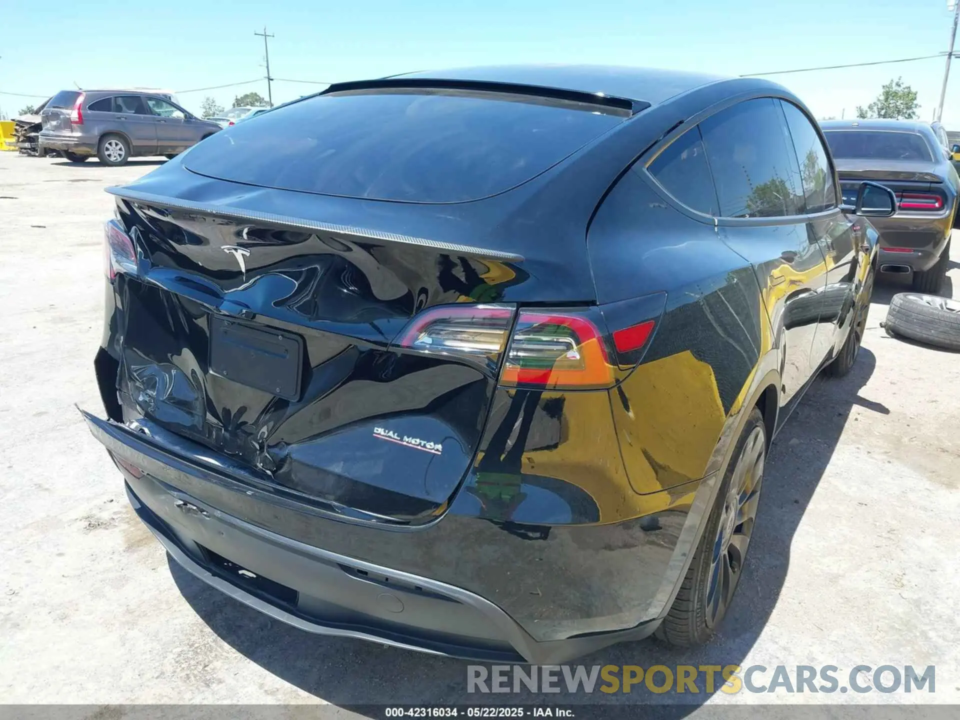 19 Photograph of a damaged car 7SAYGDEF4RF068290 TESLA MODEL Y 2024