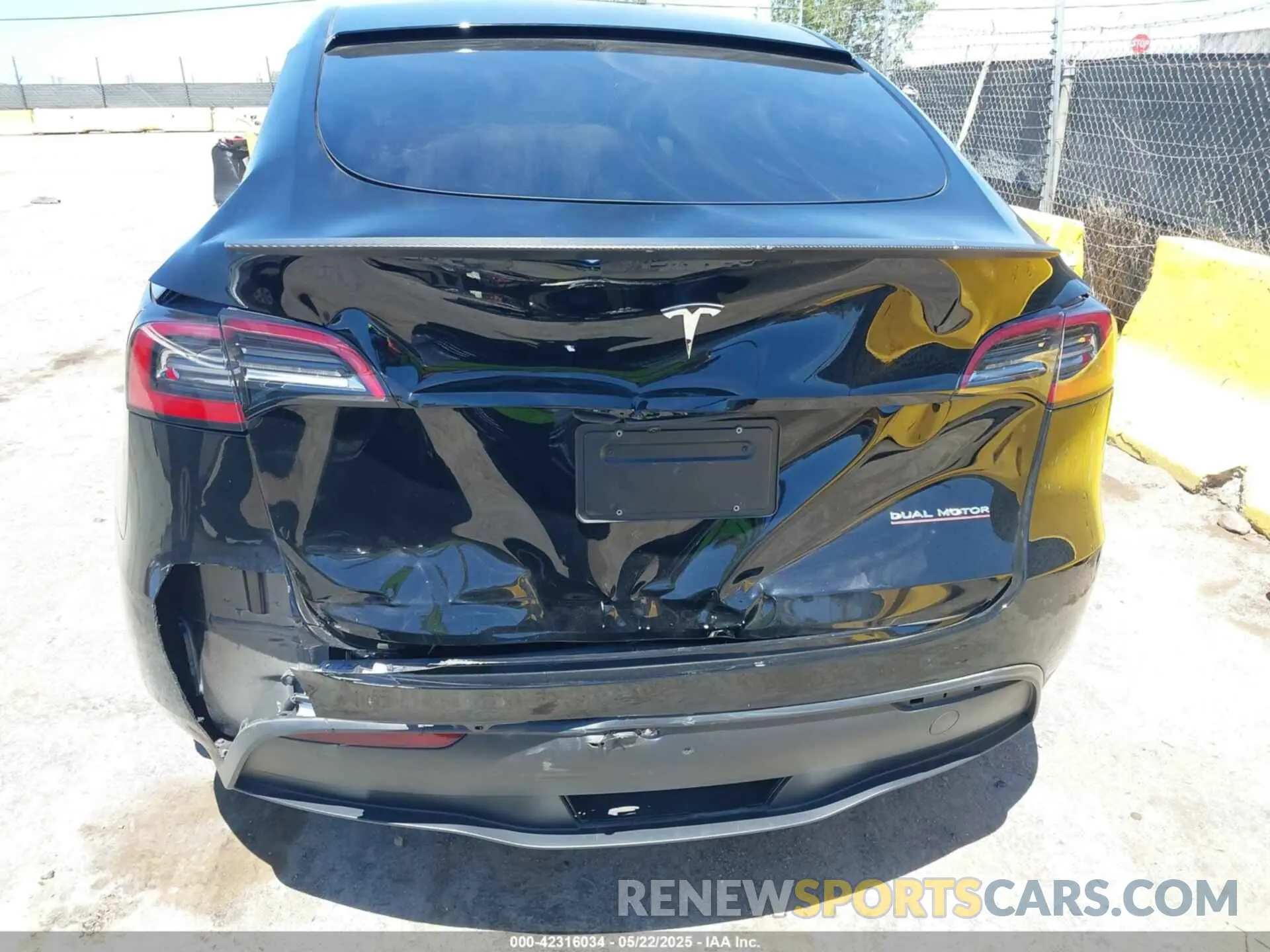 20 Photograph of a damaged car 7SAYGDEF4RF068290 TESLA MODEL Y 2024