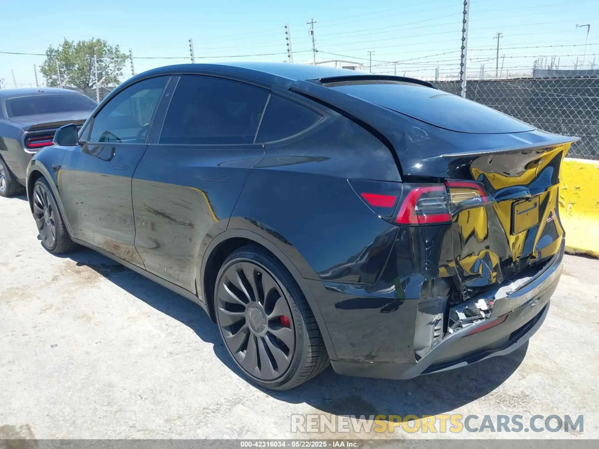 3 Photograph of a damaged car 7SAYGDEF4RF068290 TESLA MODEL Y 2024