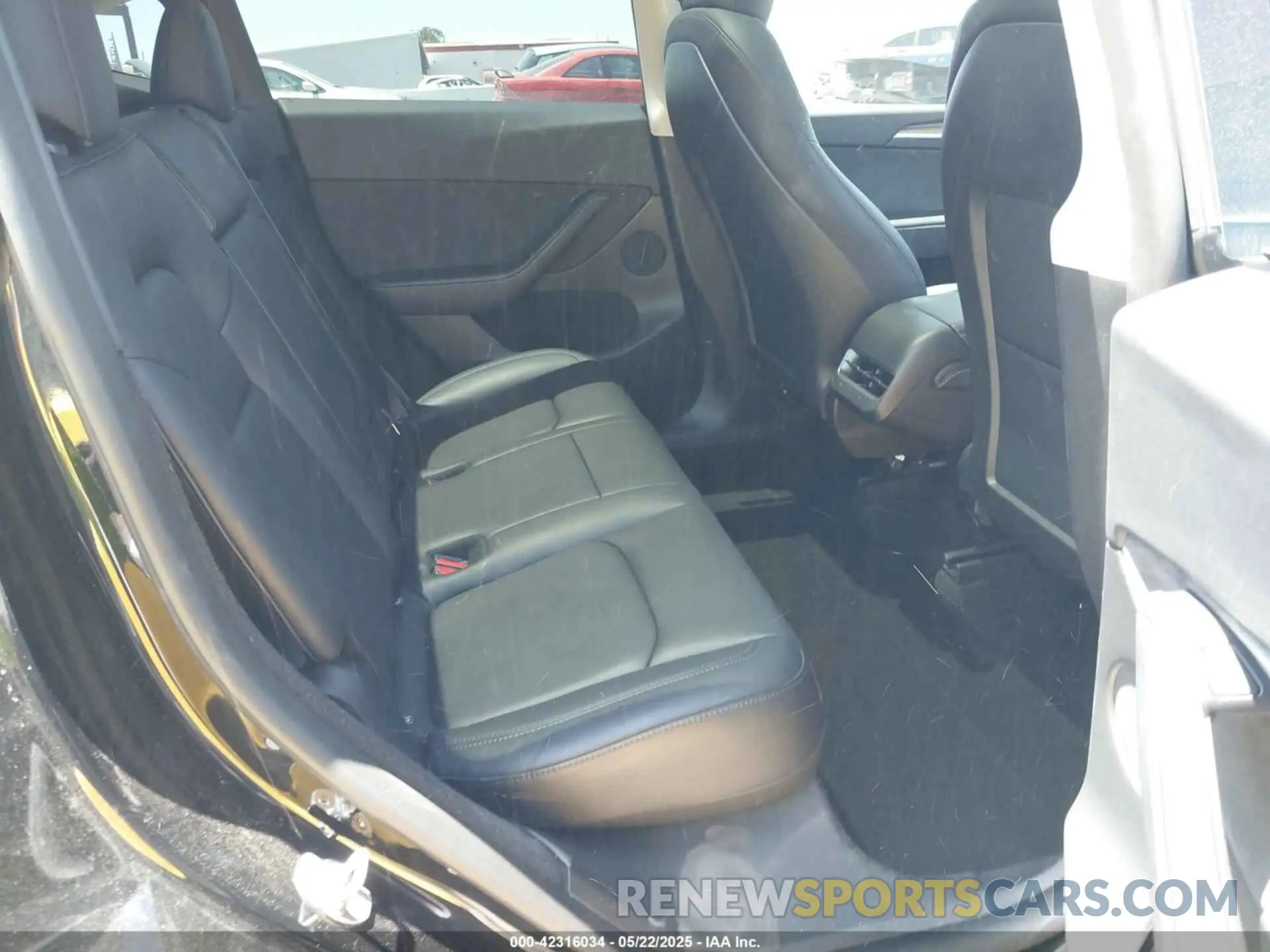8 Photograph of a damaged car 7SAYGDEF4RF068290 TESLA MODEL Y 2024