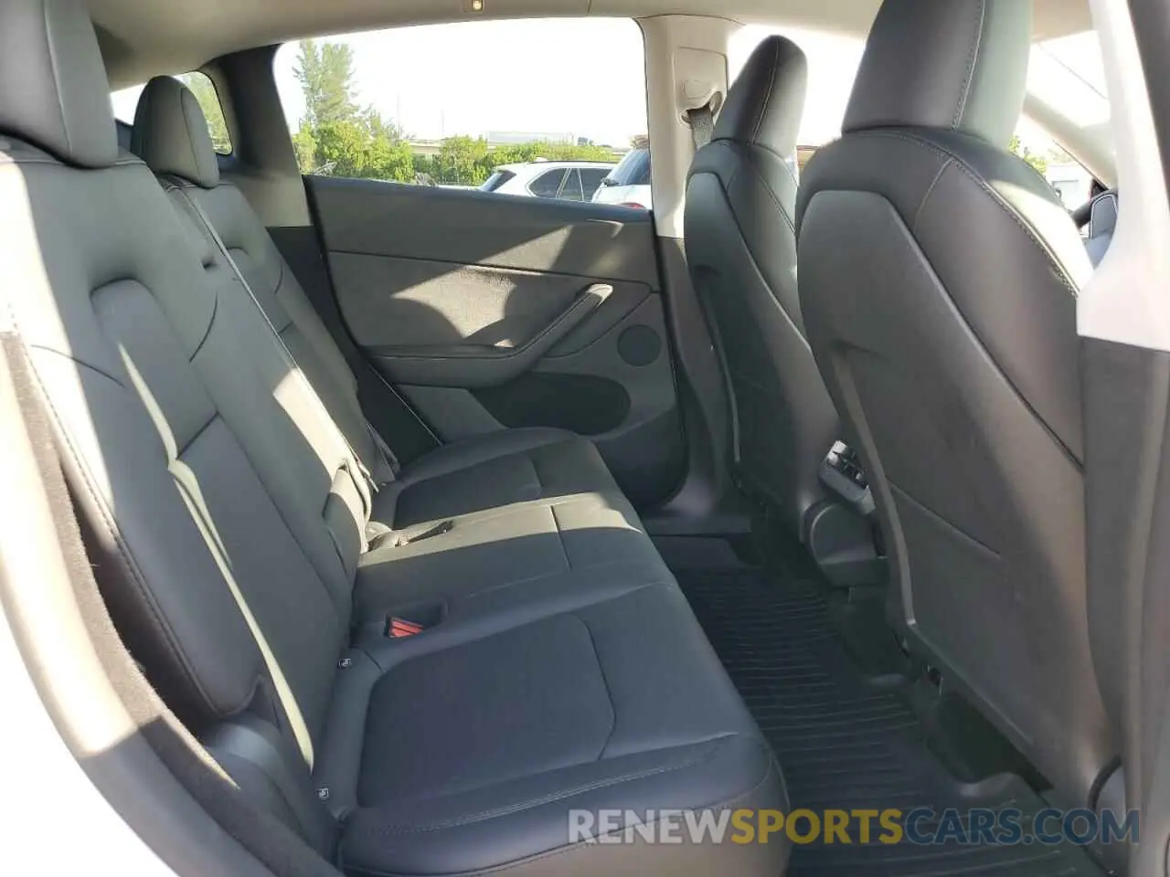 10 Photograph of a damaged car 7SAYGDEF5RA294156 TESLA MODEL Y 2024