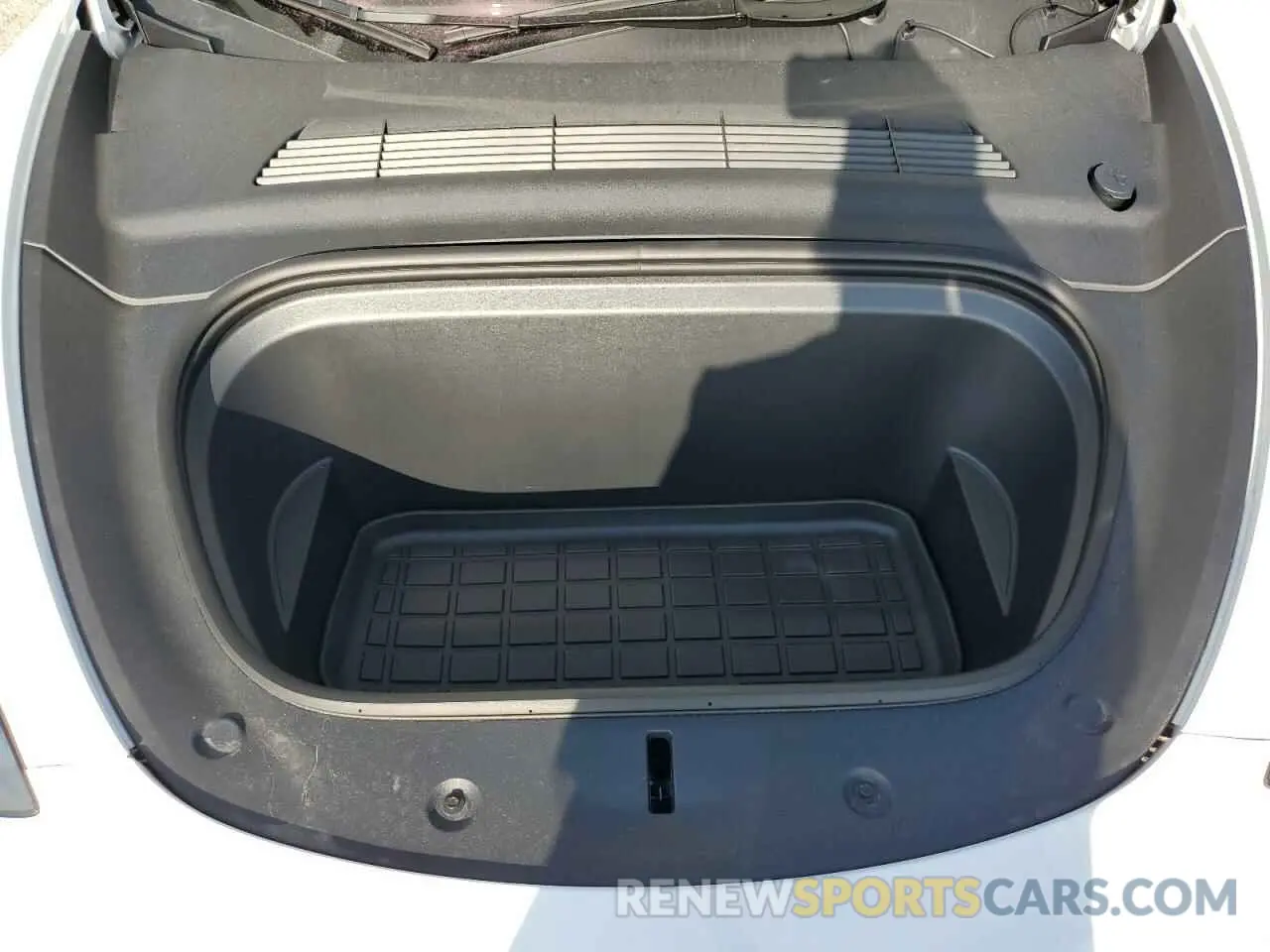 11 Photograph of a damaged car 7SAYGDEF5RA294156 TESLA MODEL Y 2024