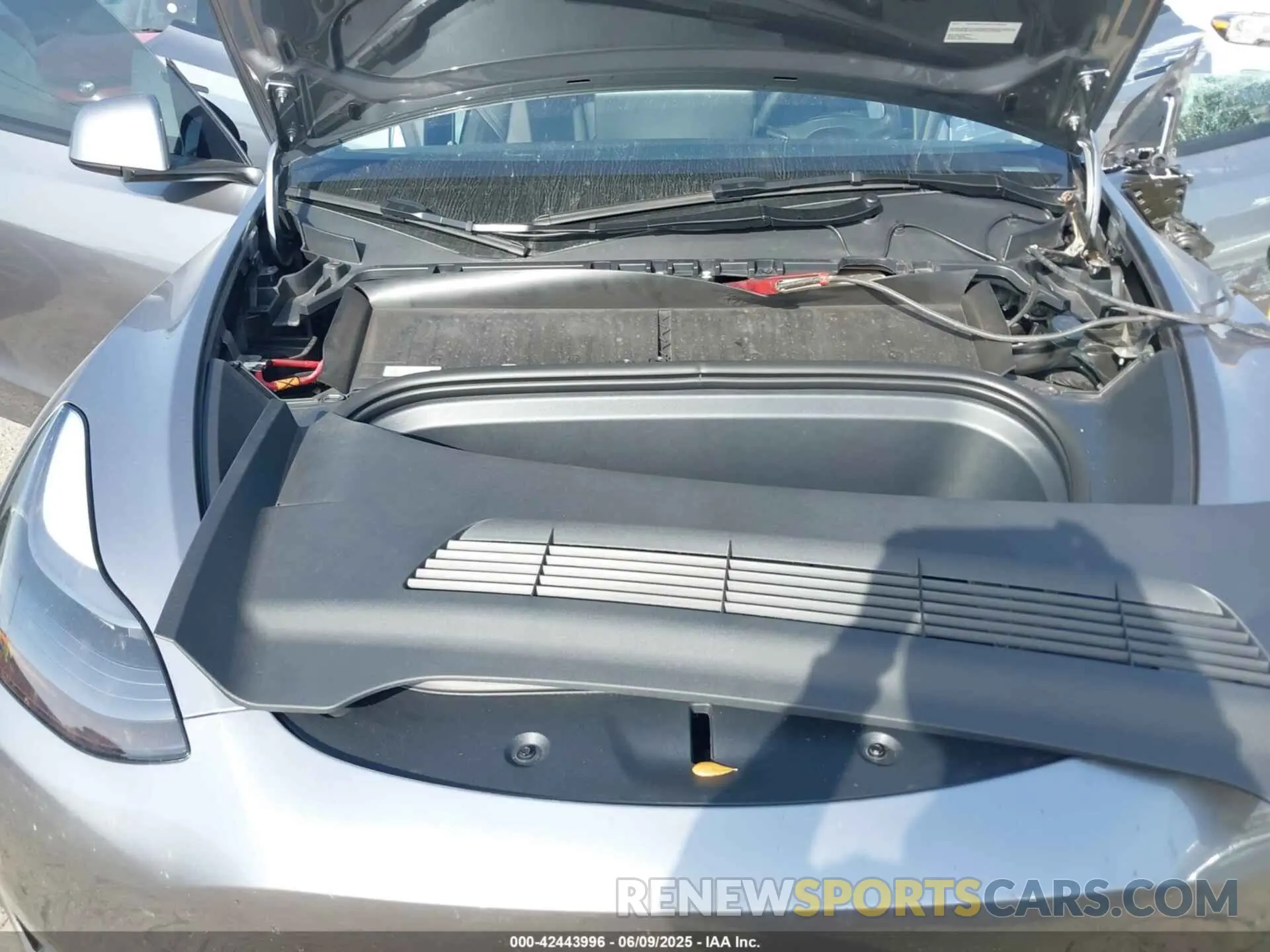 10 Photograph of a damaged car 7SAYGDEF5RA294237 TESLA MODEL Y 2024
