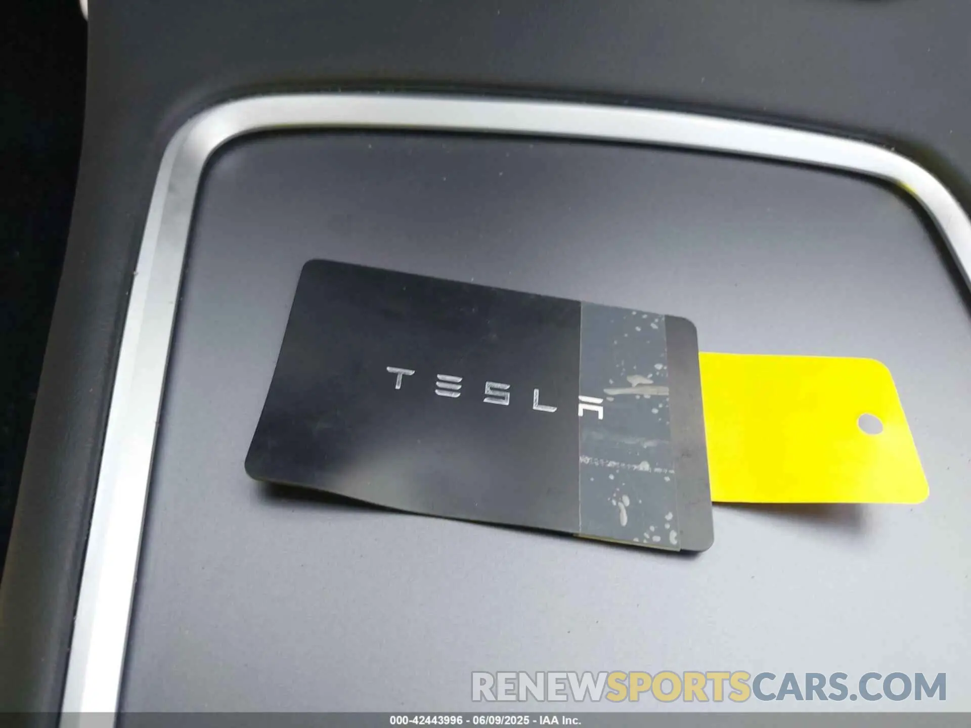 11 Photograph of a damaged car 7SAYGDEF5RA294237 TESLA MODEL Y 2024