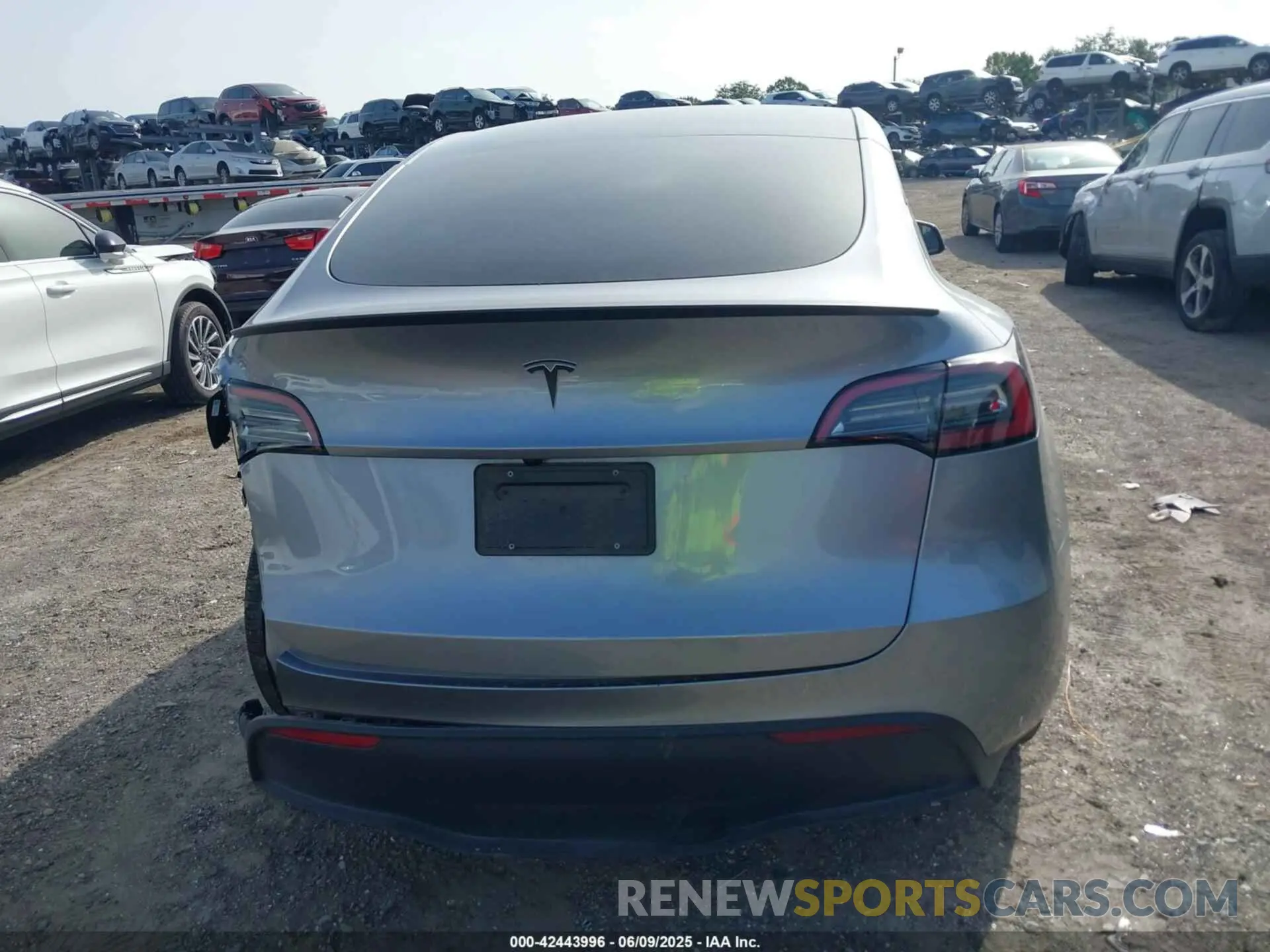 16 Photograph of a damaged car 7SAYGDEF5RA294237 TESLA MODEL Y 2024
