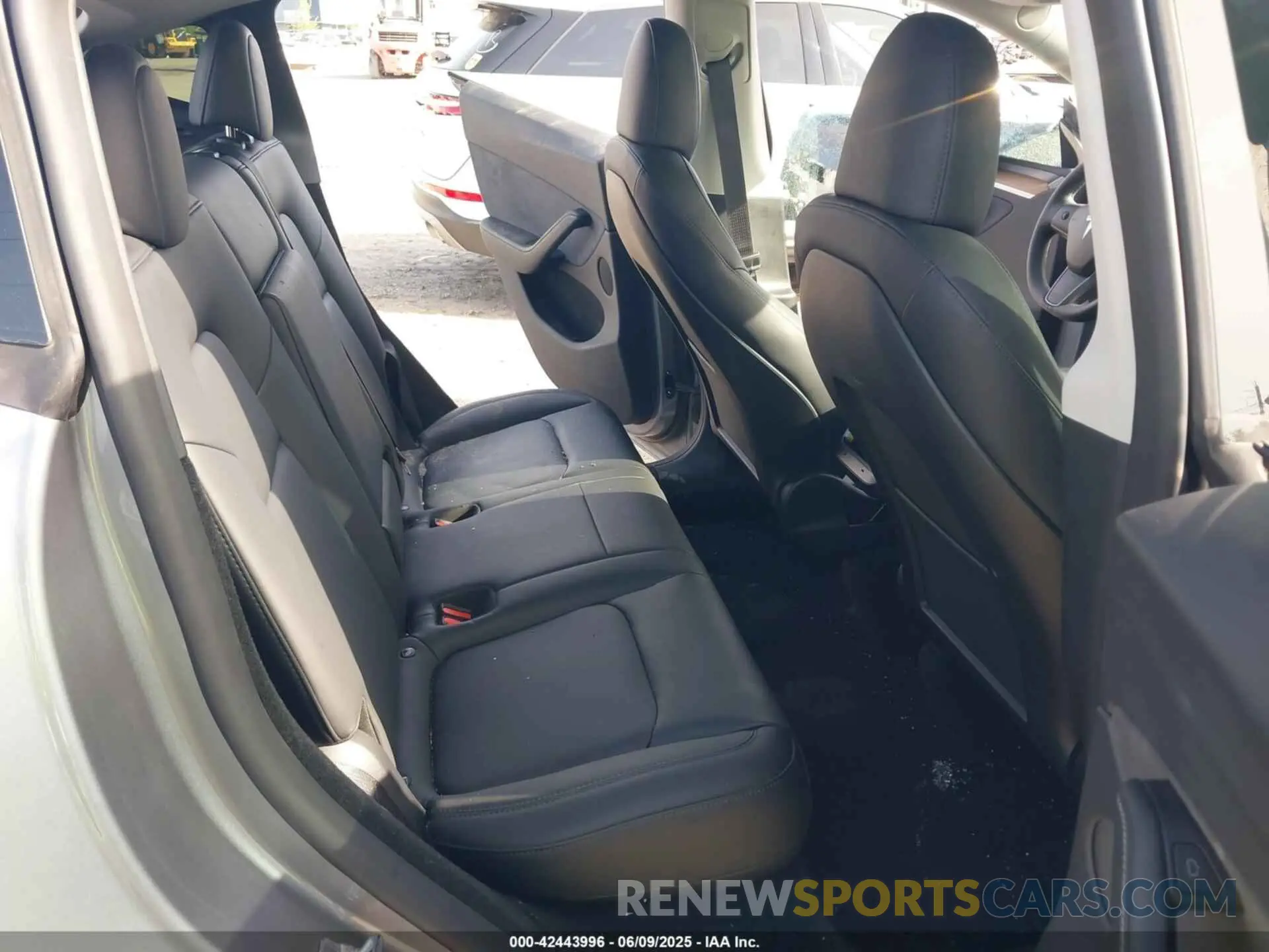 8 Photograph of a damaged car 7SAYGDEF5RA294237 TESLA MODEL Y 2024