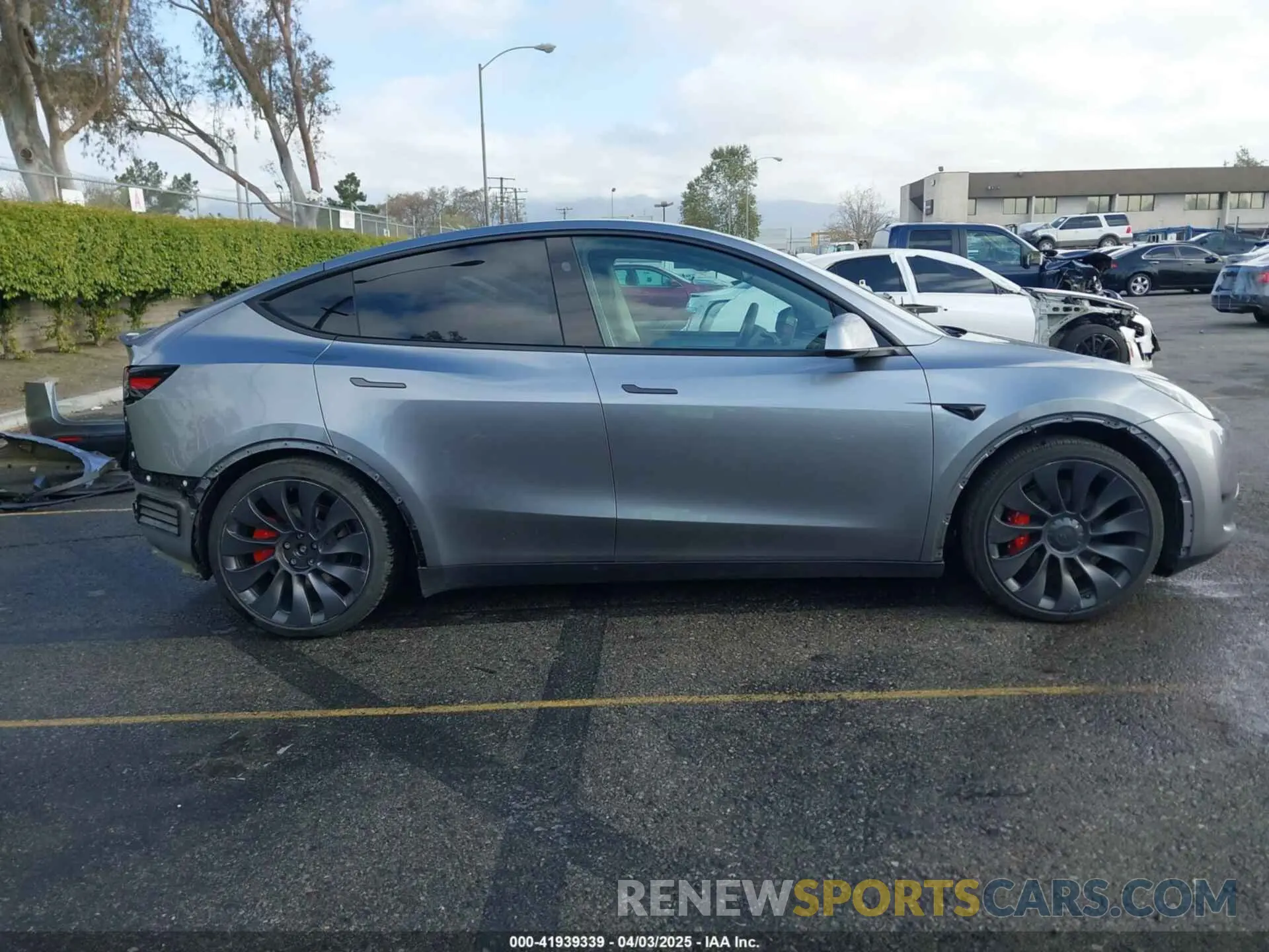 14 Photograph of a damaged car 7SAYGDEF5RA322392 TESLA MODEL Y 2024