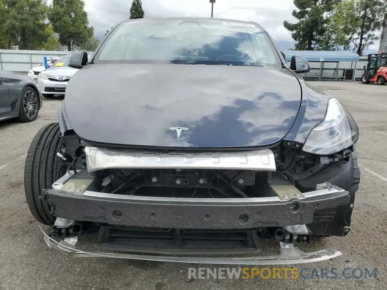 5 Photograph of a damaged car 7SAYGDEF5RF125127 TESLA MODEL Y 2024