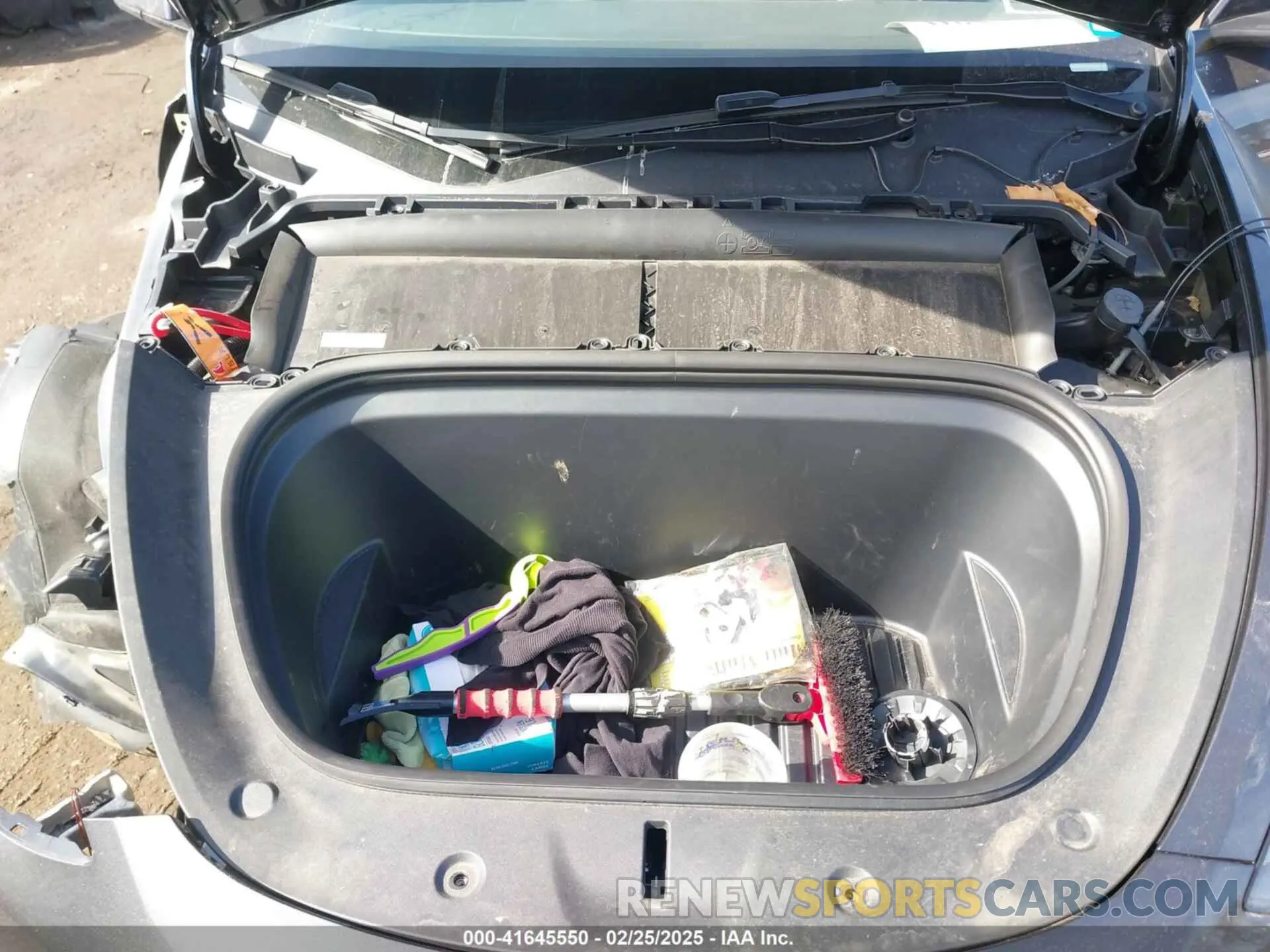 10 Photograph of a damaged car 7SAYGDEF6RA266687 TESLA MODEL Y 2024