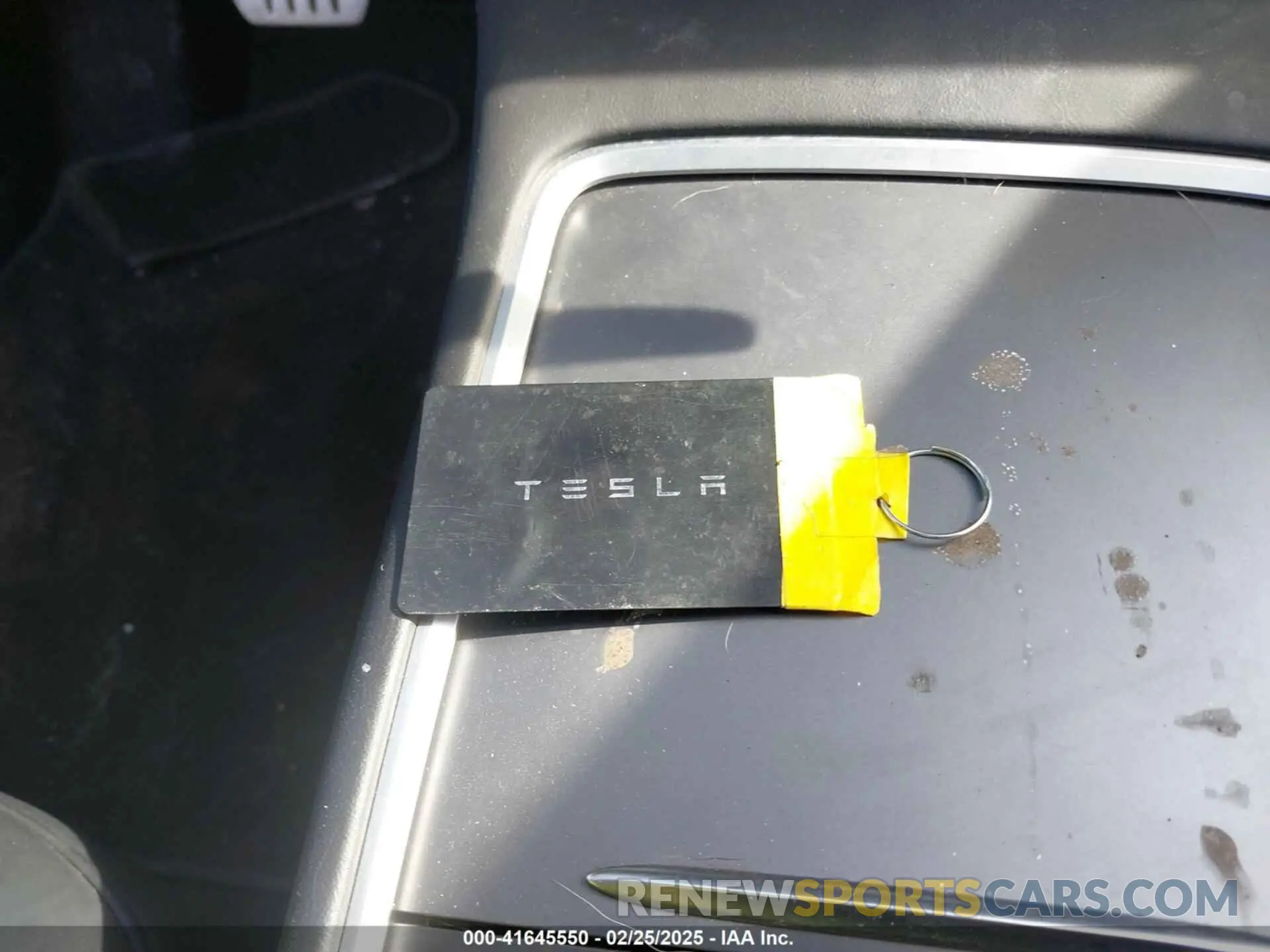 11 Photograph of a damaged car 7SAYGDEF6RA266687 TESLA MODEL Y 2024