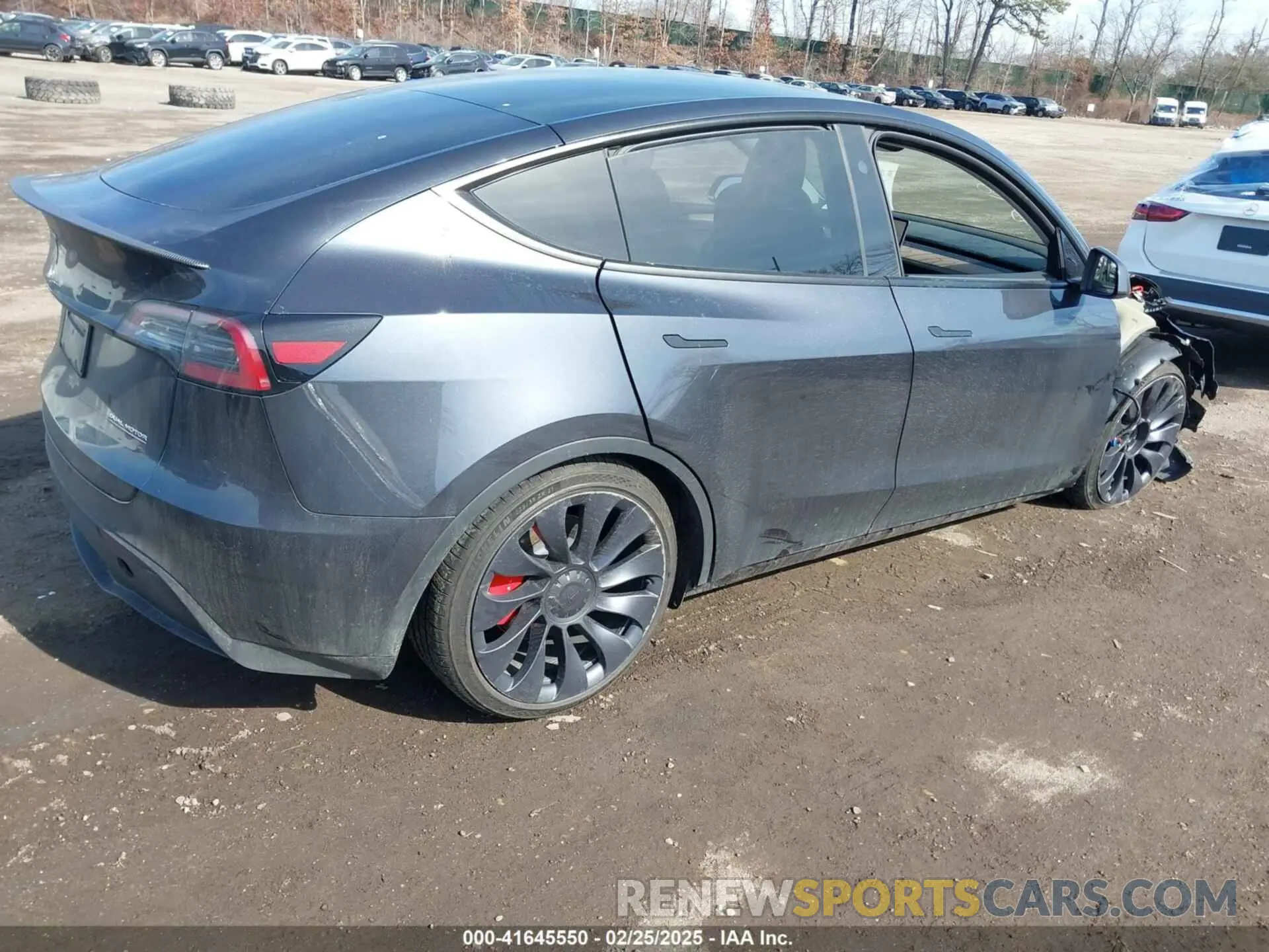 4 Photograph of a damaged car 7SAYGDEF6RA266687 TESLA MODEL Y 2024
